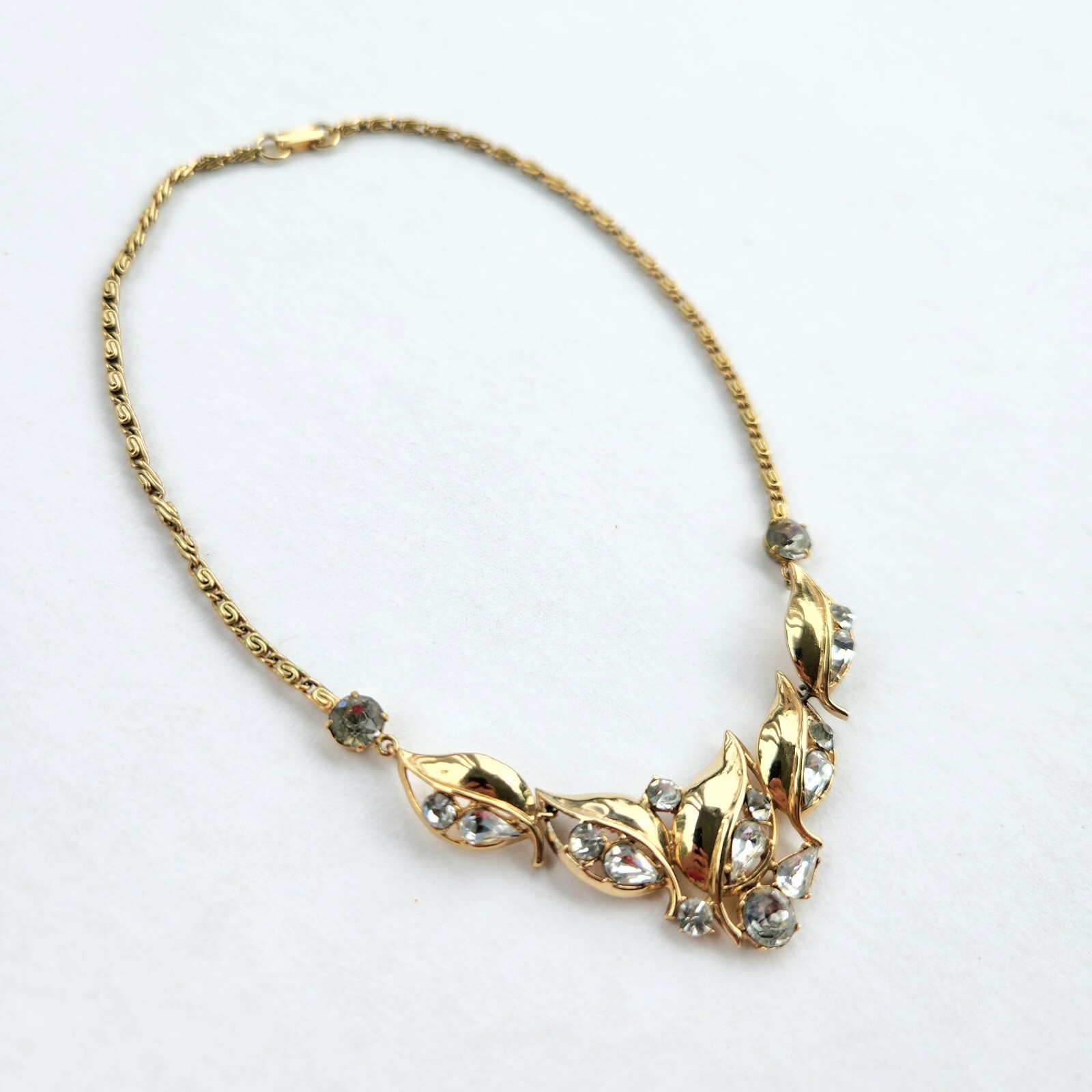 Hess-Appel NY Jolle 1940s Necklace Yellow Gold Plated Rhinestone Choker 15.25″