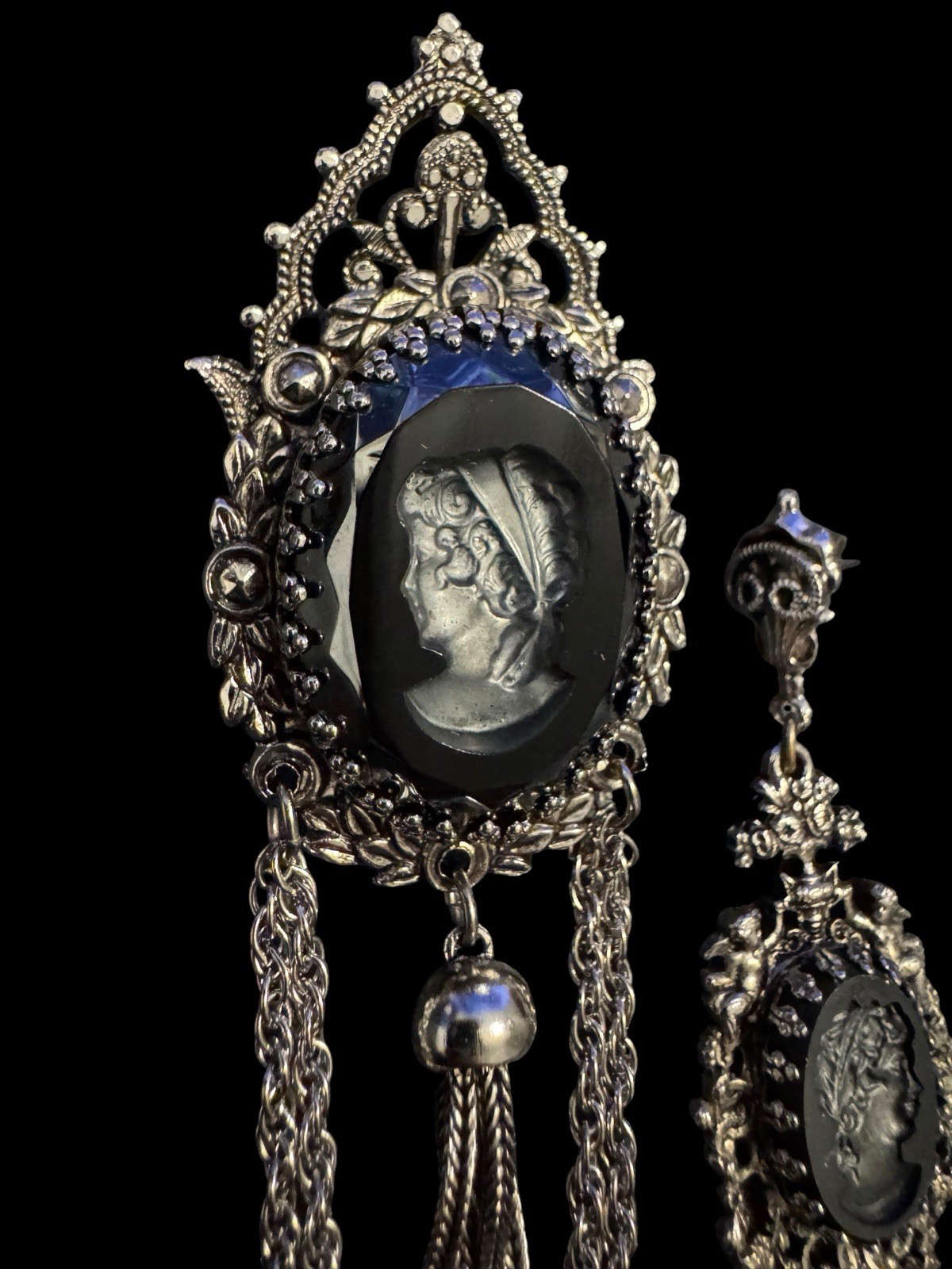 Vintage Intaglio Pendant Pin & Earring Set Silver Tone Carved Hematite Like W8