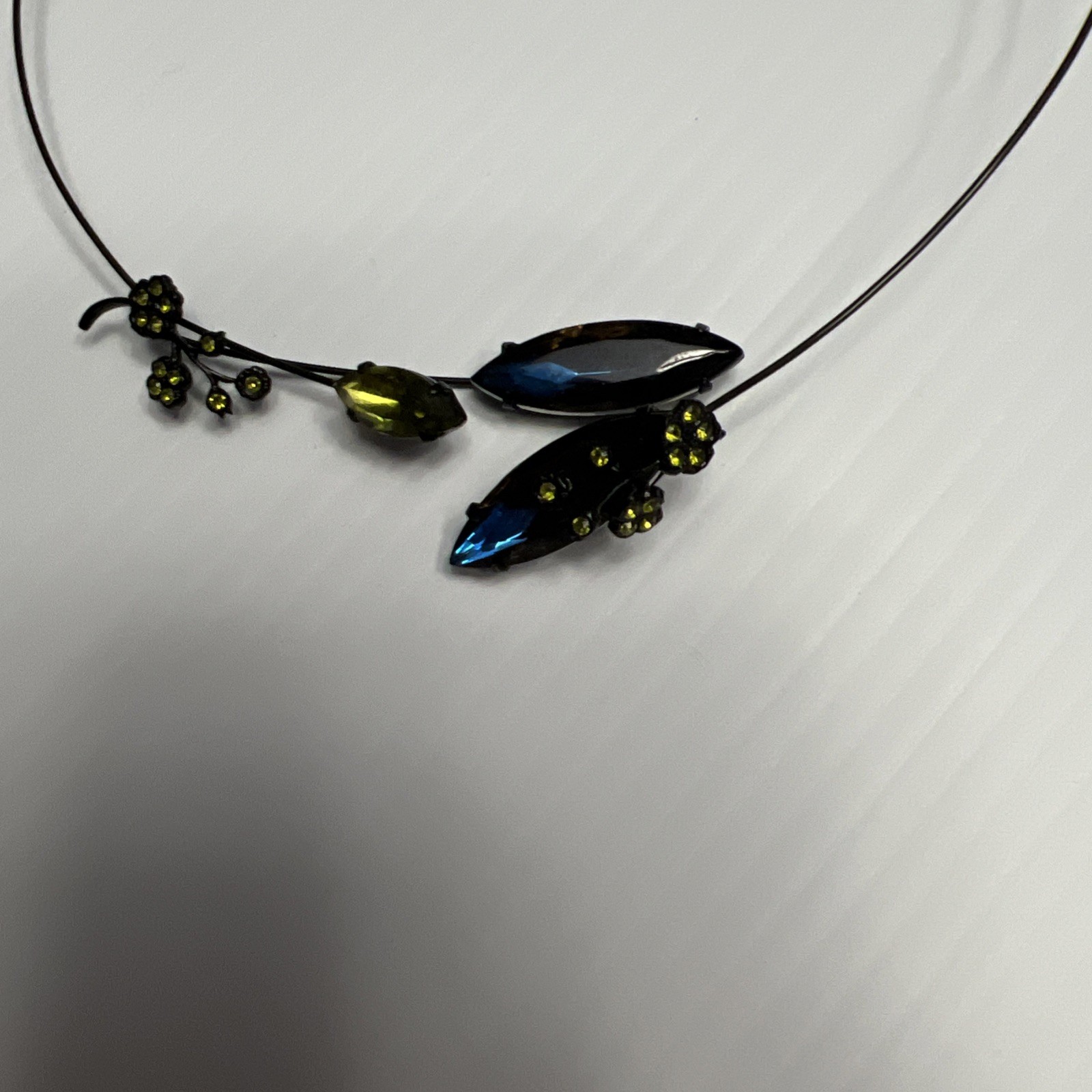 Vtg Set Black Shaped Wire Navy Denim Olive Stone Neck Choker Earring