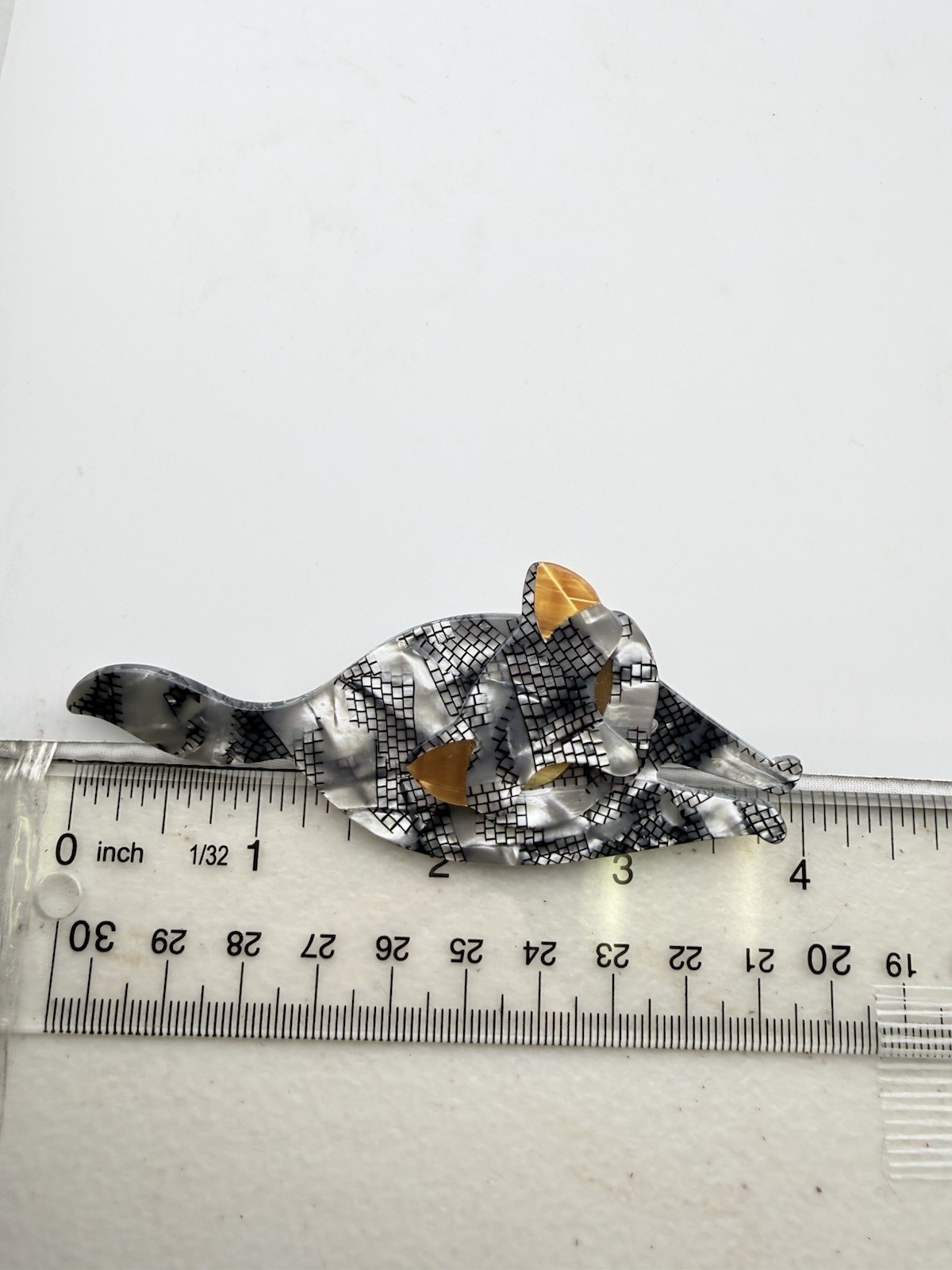 LEA STEIN PARIS RARE GREY QUARRELSOME BACCUS THE CAT ACETATE BROOCH K802C