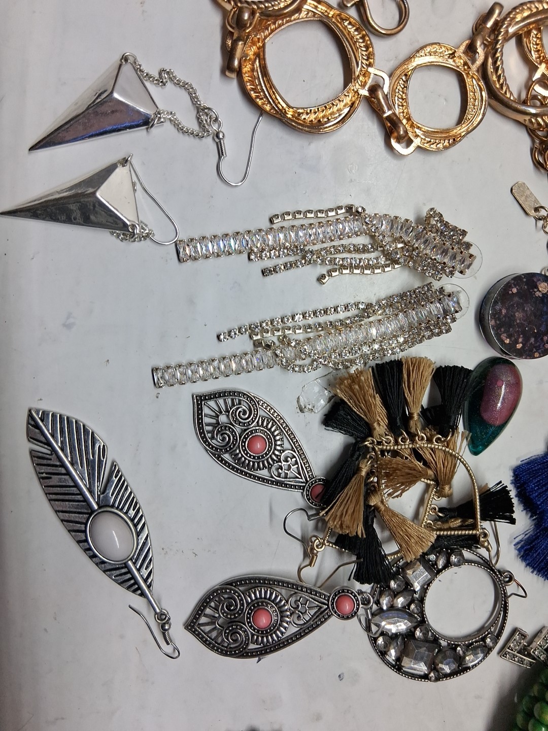 3.18Lbs Wearable Vintage Jewelry Huge lot Costume And More Unsearched Tangled
