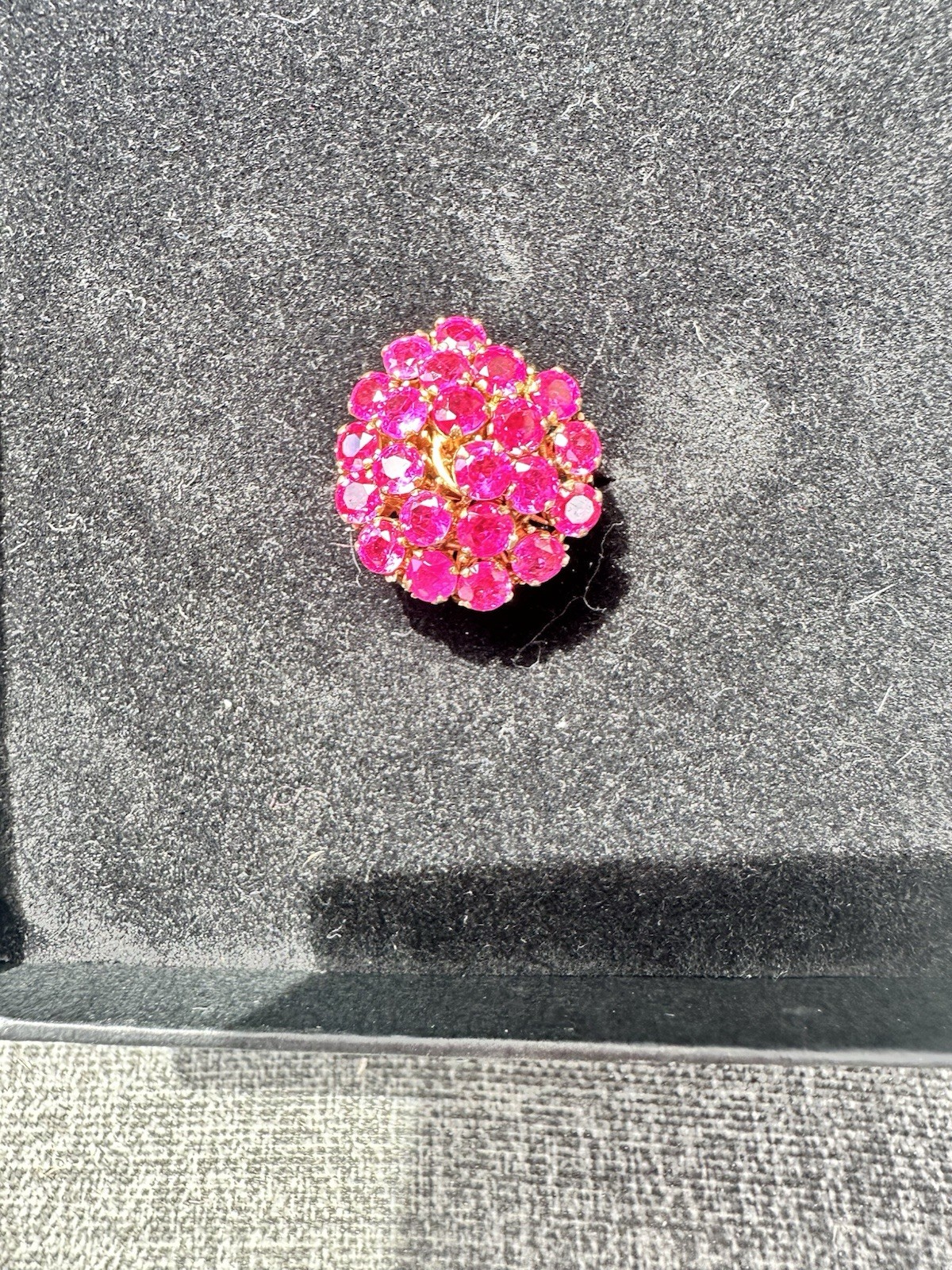 VINTAGE RARE FUSCHIA SAPHIRE COCKTAIL RING
