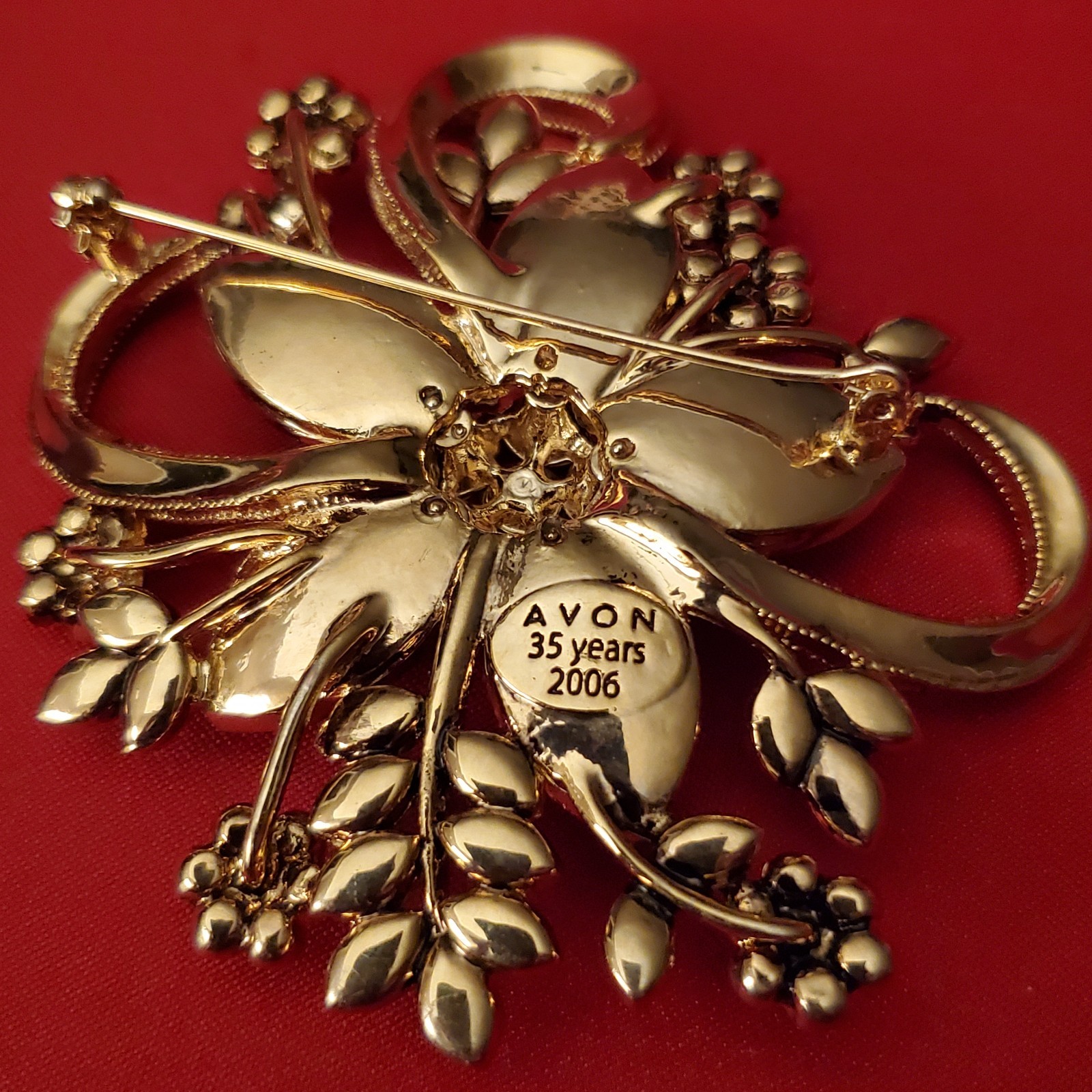 Avon 35th Anniversary 2006 Rhinestone Flower Brooch with coordinated earring set