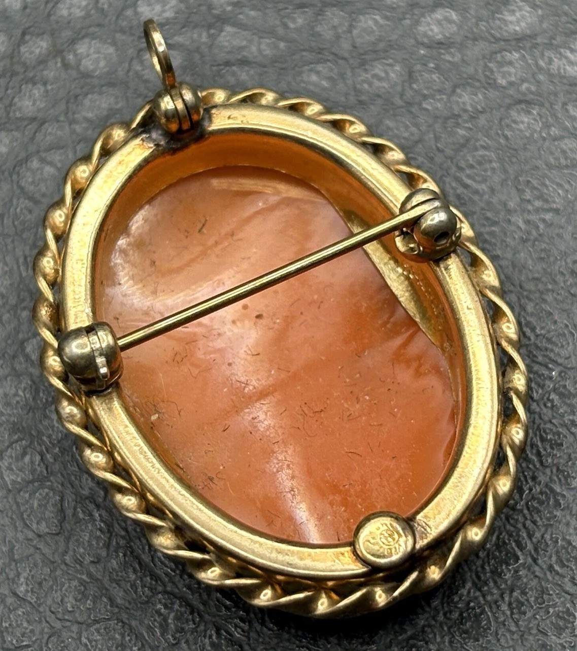 Vintage Left Facing 14K Gold Filled Hand Carved Shell Cameo Brooch Pendant
