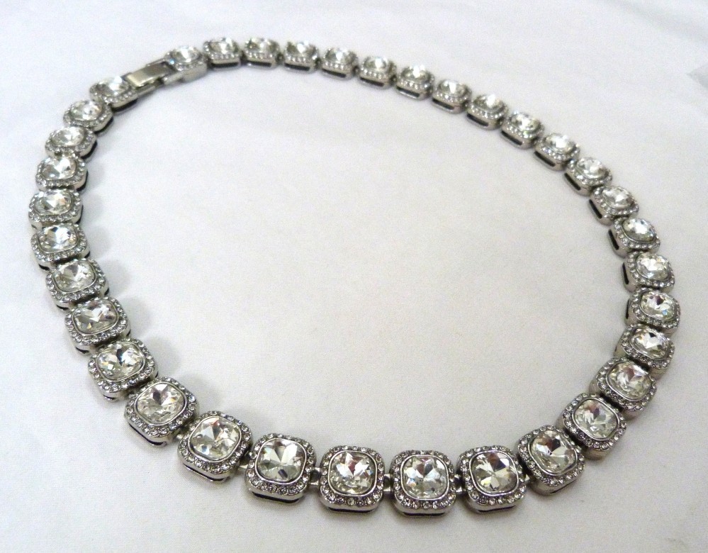 HALO PAVE SET SPARKLING LARGE FACETED CRYSTAL LINKS RHODIUM PLATE NECKLACE