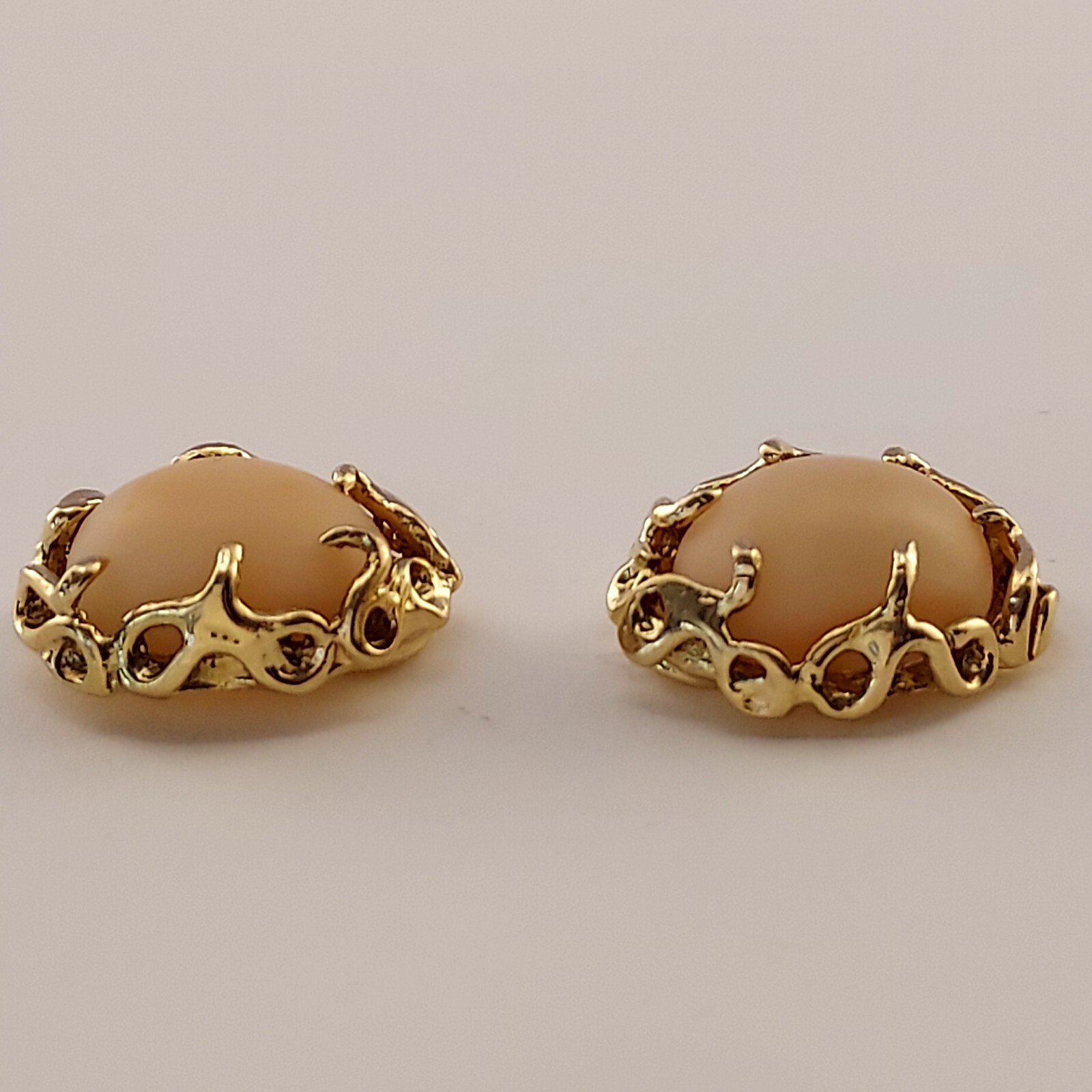 Vintage 14k Coral Stud Earrings. 1/2″x5/8″/ Weight 6.4 Grams. 10x 12 mm Coral.