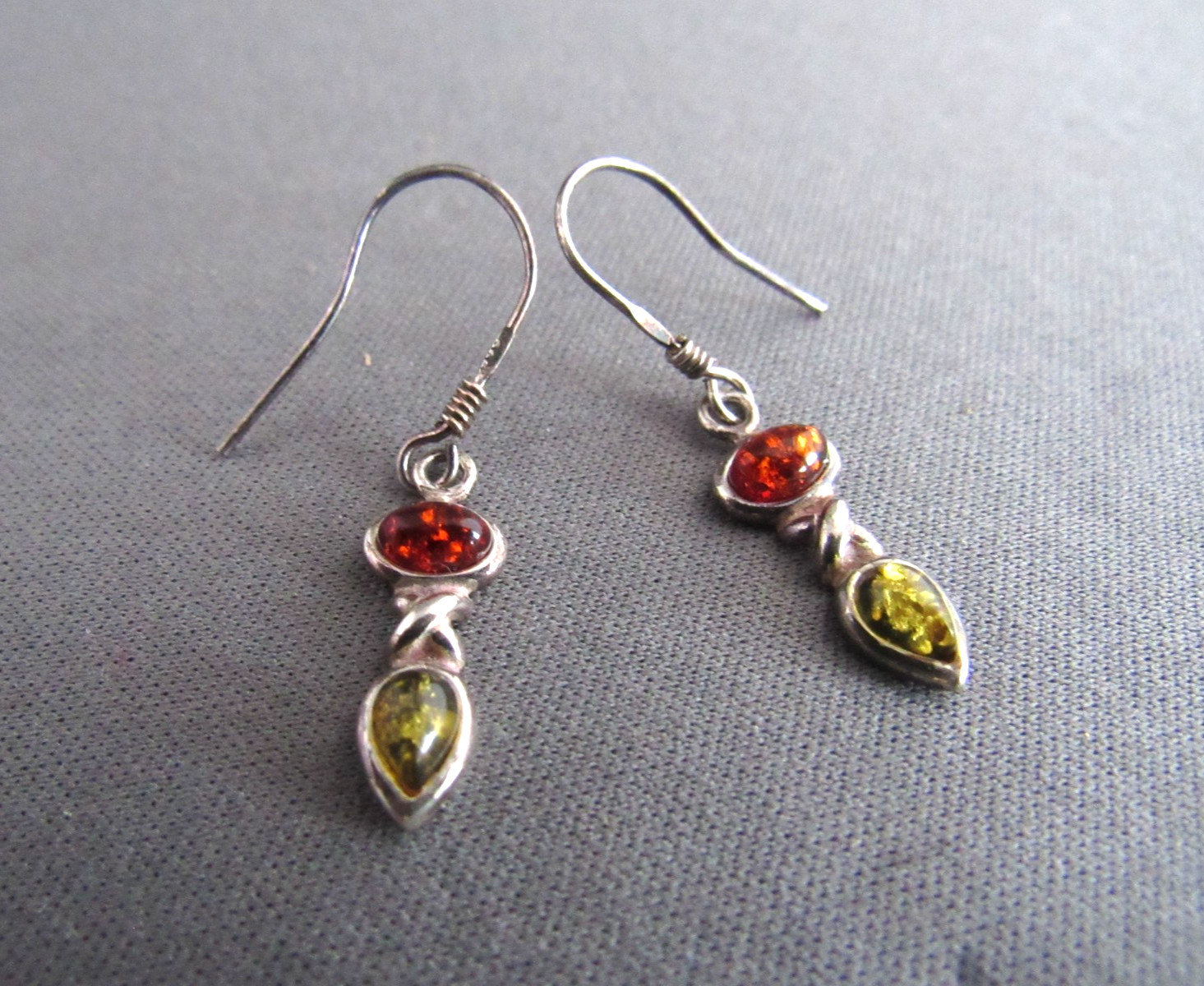 VINTAGE STERLING BALTIC HONEY AMBER DANGLE PIERCED EARRINGS