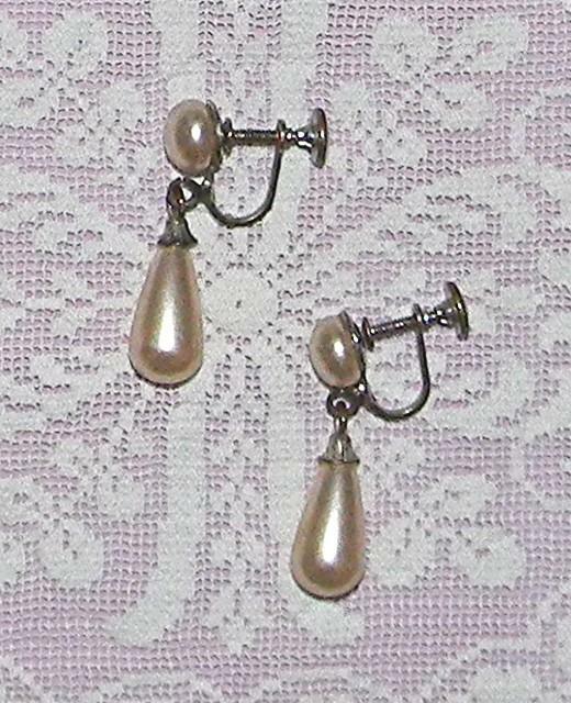 BEAUTIFUL VTG. LAVENDER AURORA BOREALIS & FAUX PEARL BEAD NECKLACE & EARRING SET