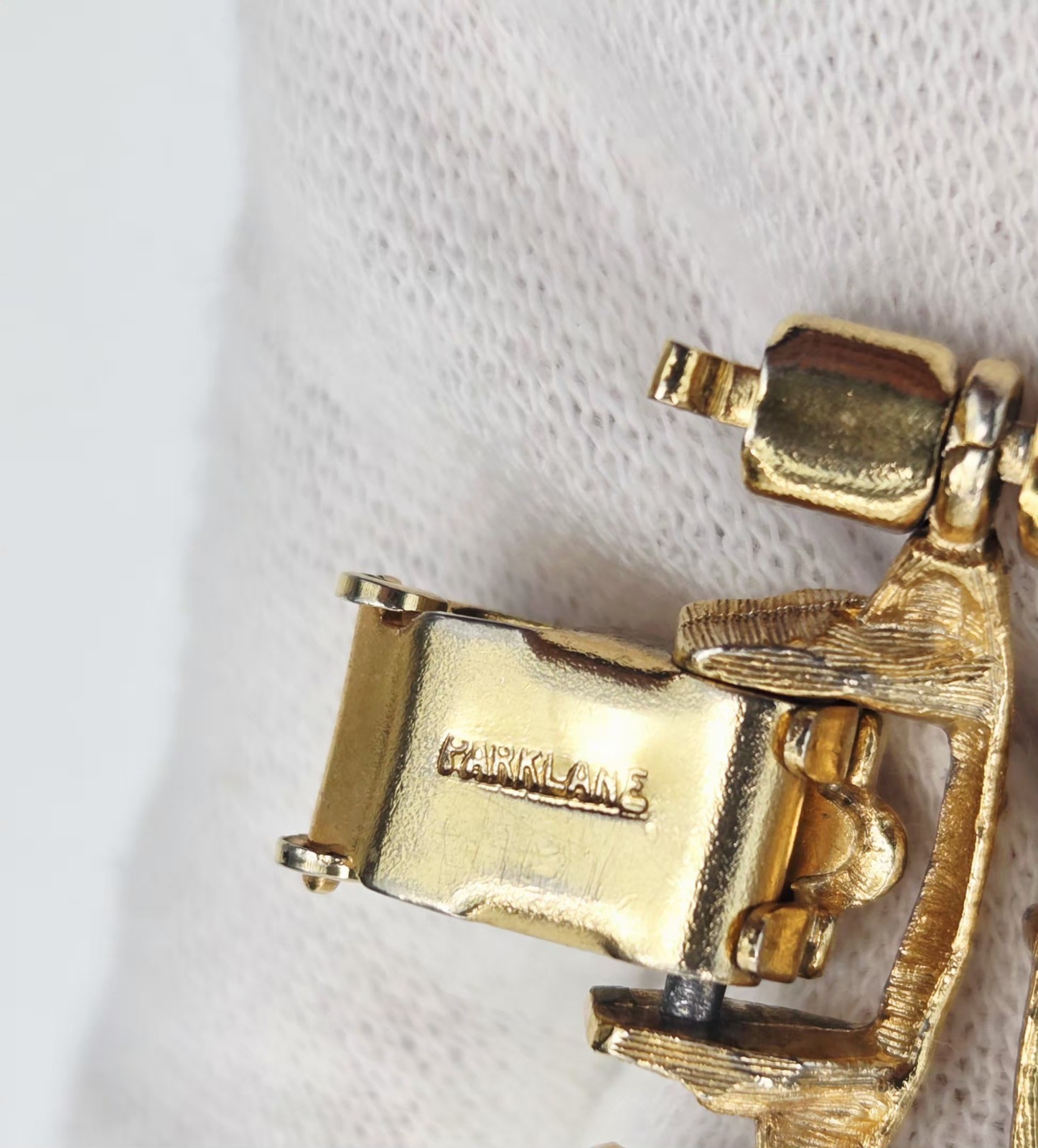 Vtg Parklane Parure Necklace Bracelet Clip-On Earrings Set Textured Gold Tone