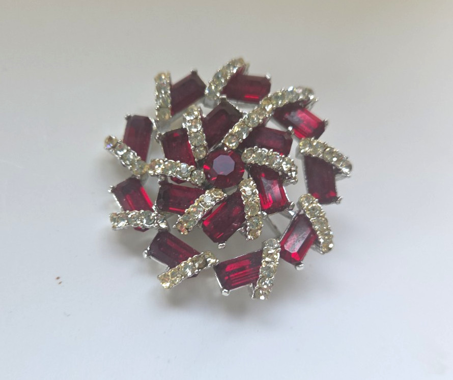 Vintage Ruby Red & Clear Rhinestone Brooch ( Excellent Condition ) 1.5″ Round