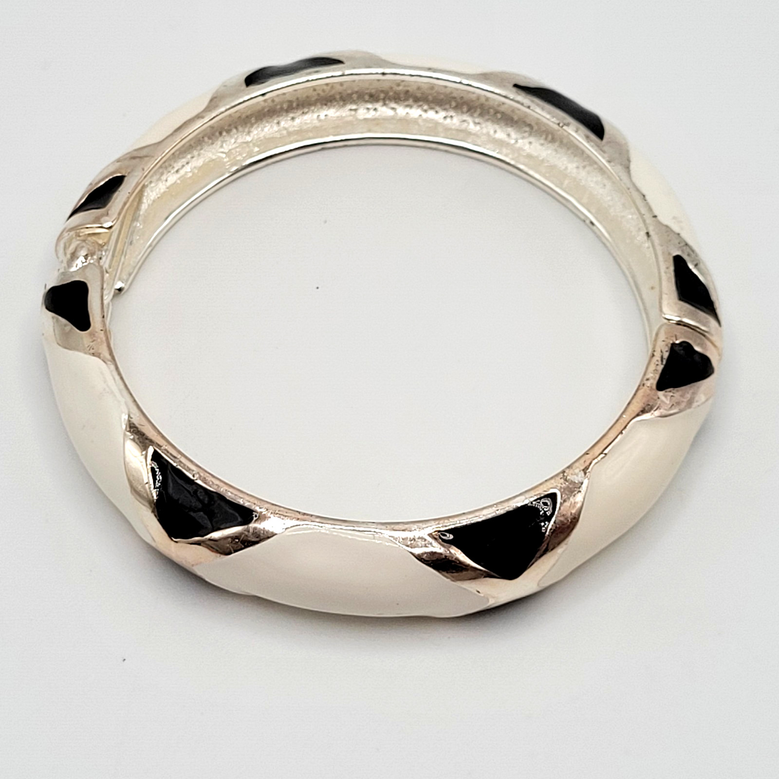 Black White Geometric Abstract Enamel Print Silver Tone Hinged Bangle Bracelet