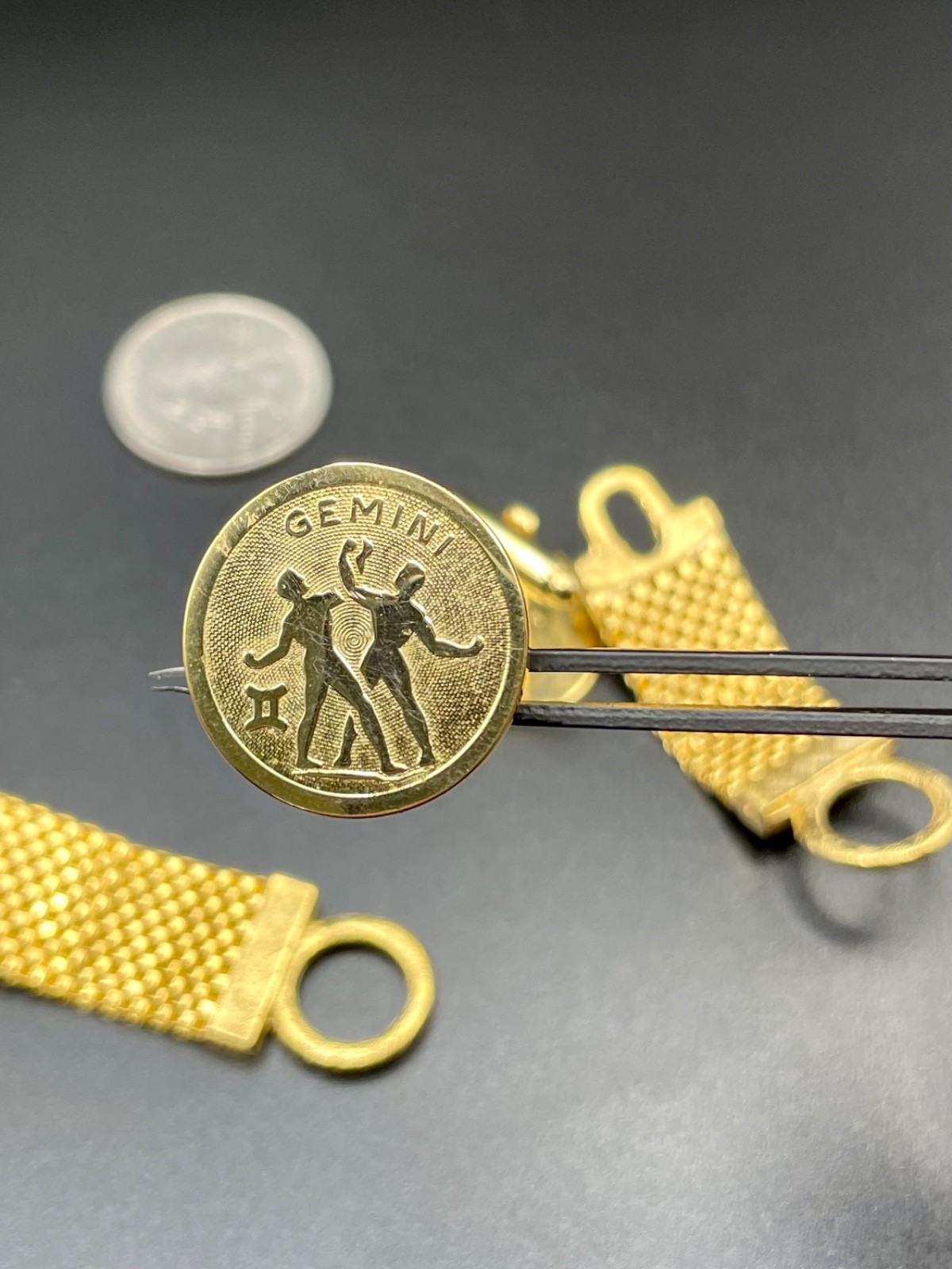 Vintage Dante Gemini Zodiac Coin Gold Tone Mesh Wraparound Cufflink Tie Tack Set