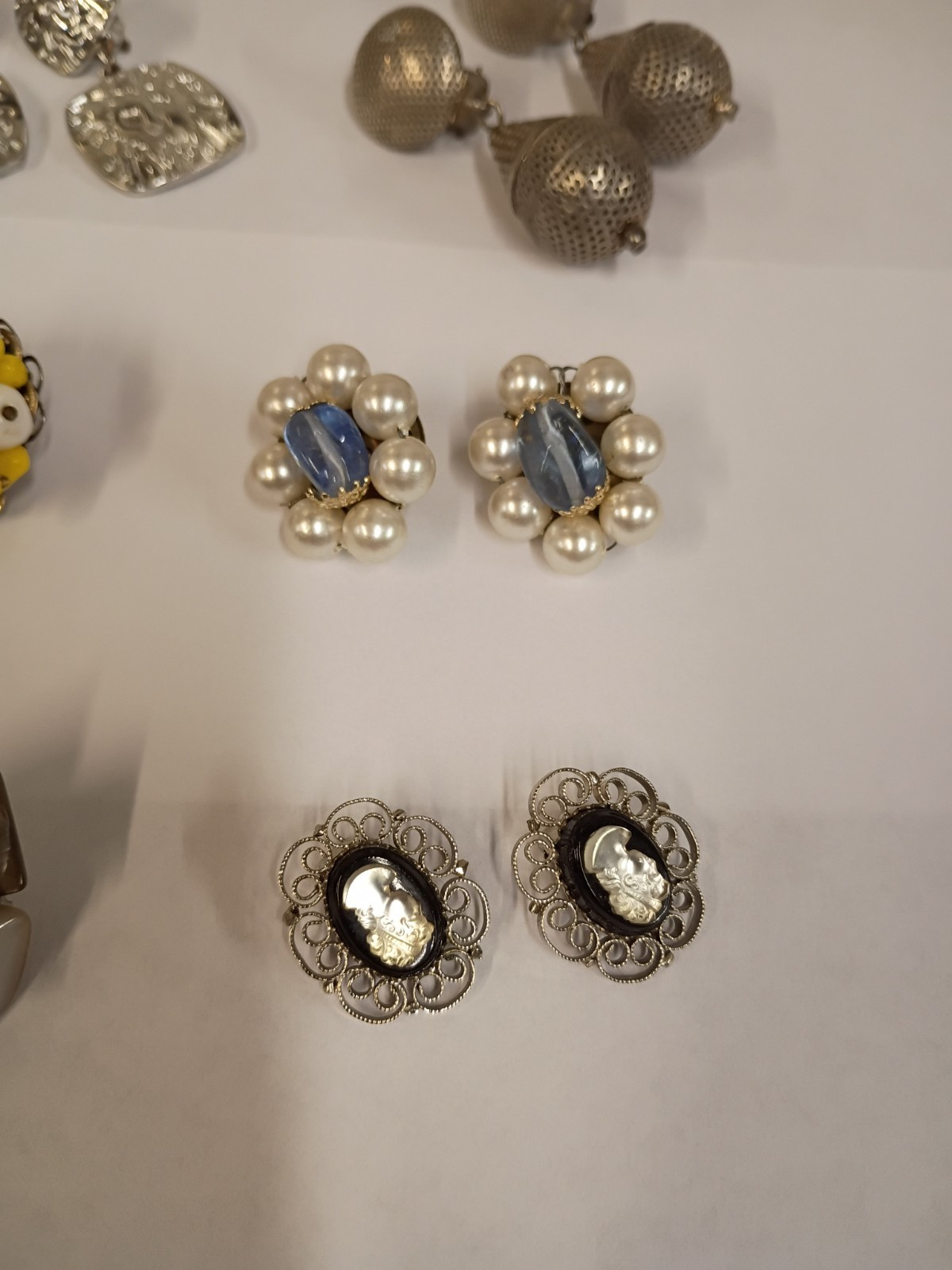 Women’s Vintage Clip-On Earrings 21 Pairs