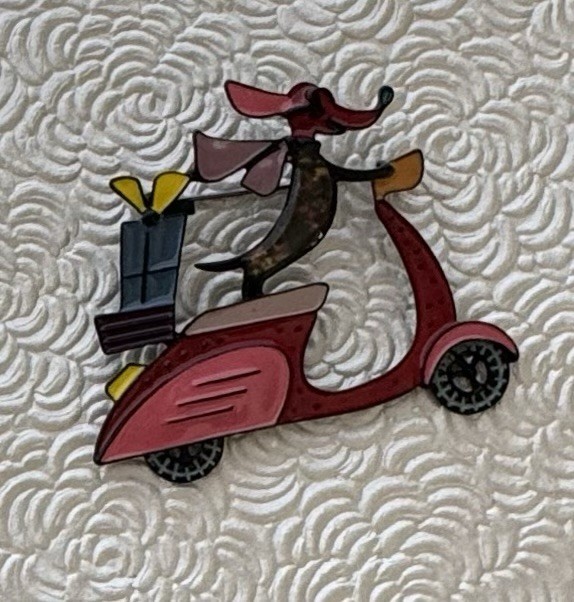 Vintage style dachshund brooch enamel on metal