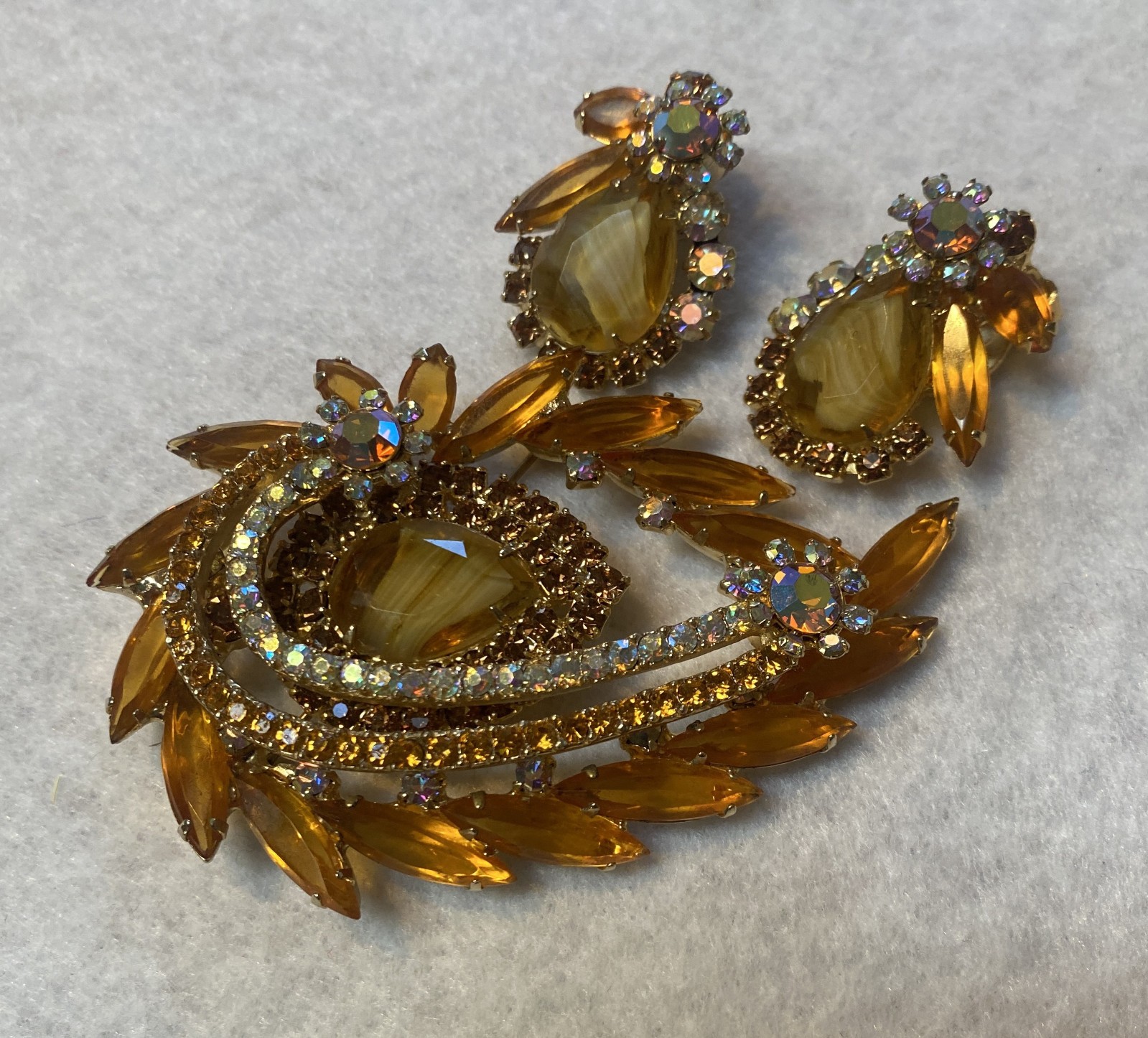 Large Vintage Possible Juliana D&E Brooch & Earrings –Excellent Condition!