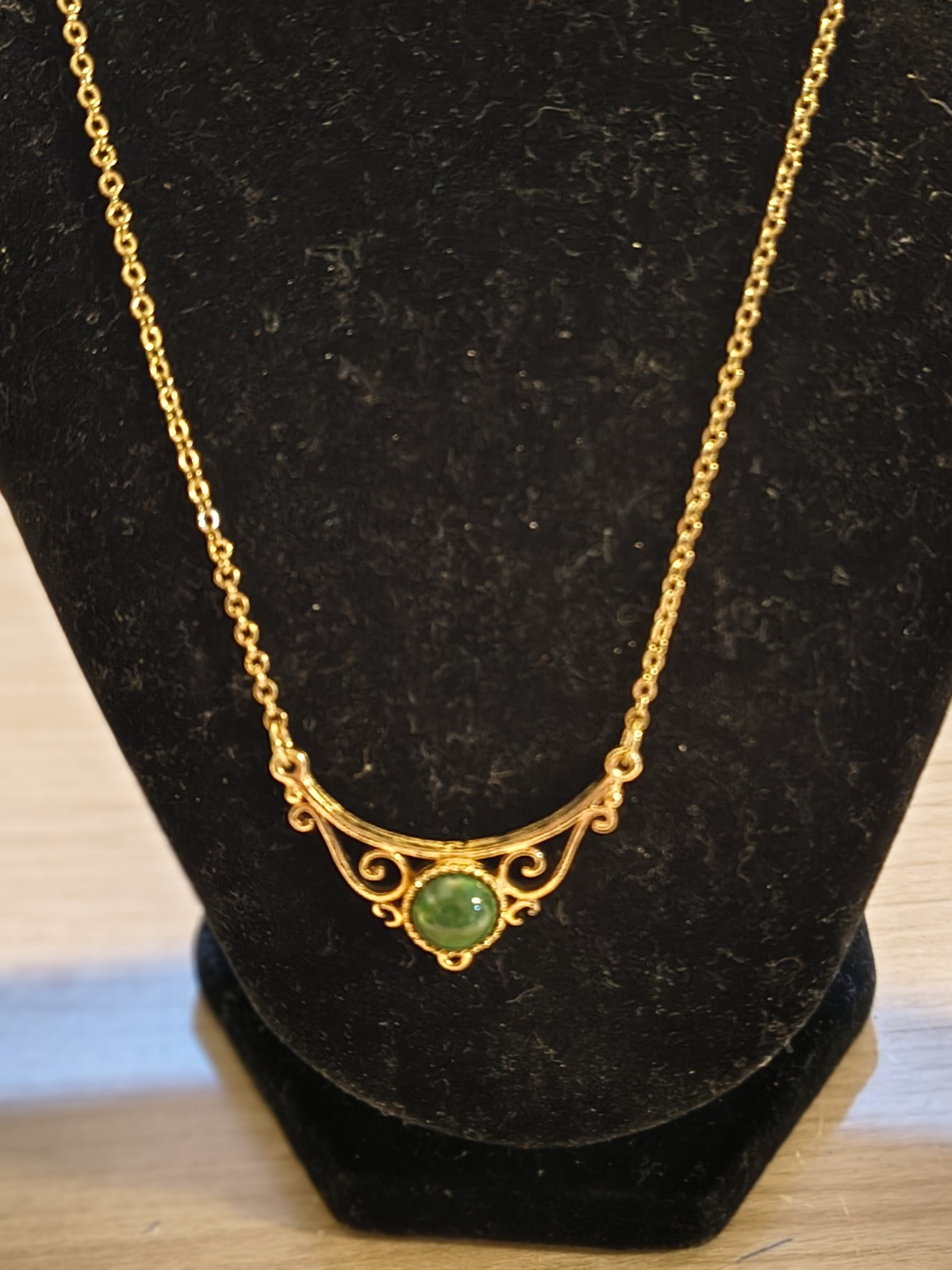 Gold Tone Chain Necklace With Green Pendant Center Vintage See Pictures