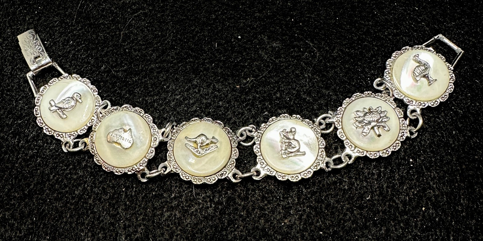 HTF Vtg Australia Souvenir MOP SILVER TONE BRACELET Kangaroo, Koala, Kookaburra