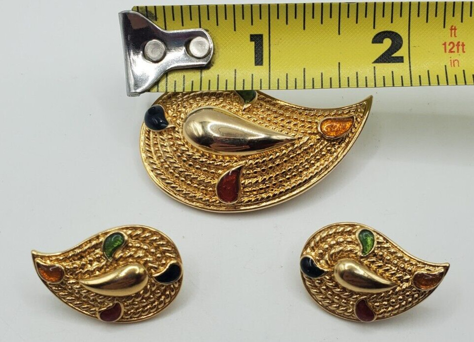 Avon Golden Textured Raindrop Brooch w/Plastic Accents & Earrings