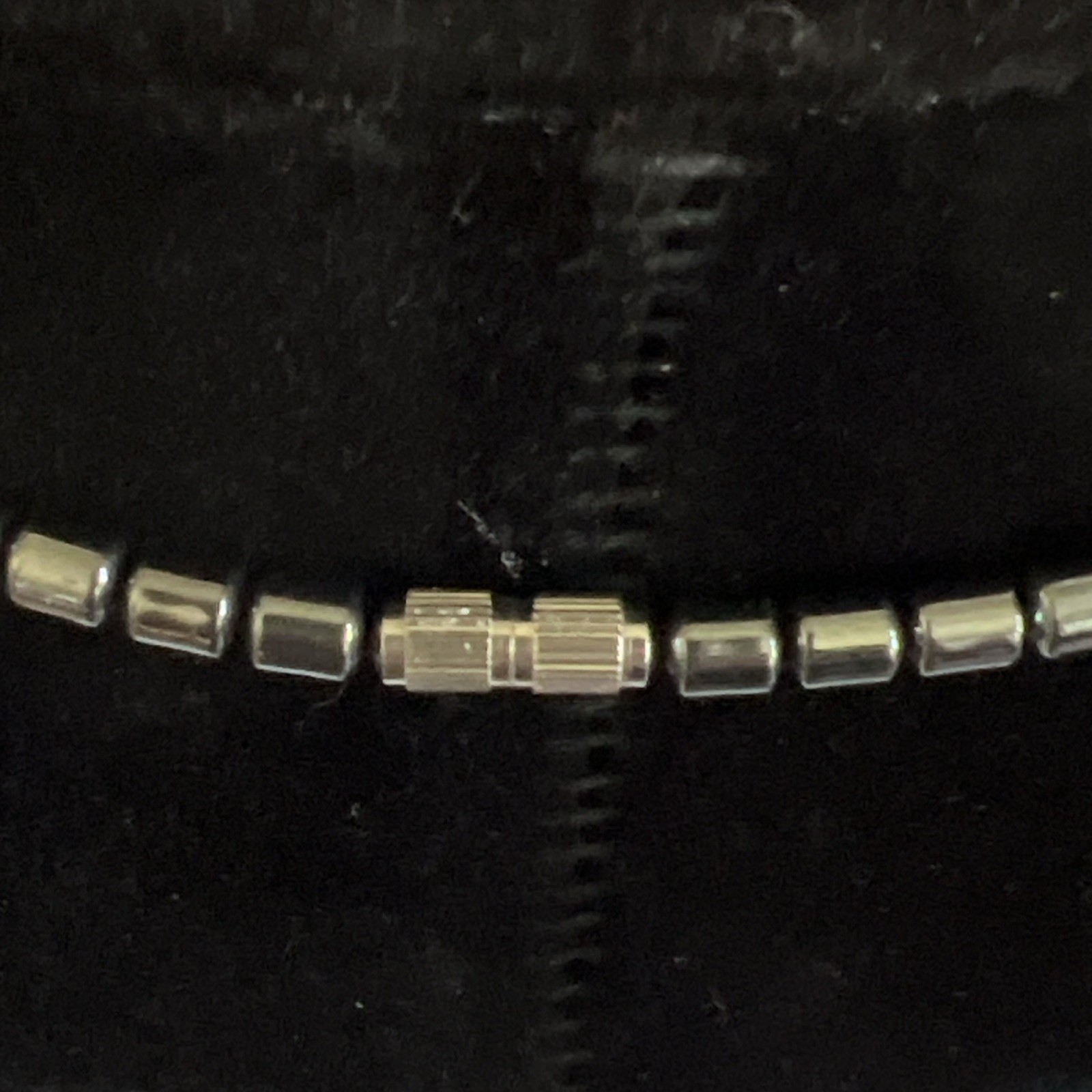 Vintage Hematite Jade Quartz Chip Stone Necklace 17″ Screw Closure