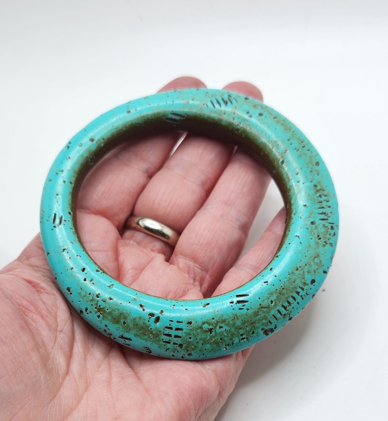Vintage Angie Gooderham sculptural acrylic resin faux turquoise bangle bracelet