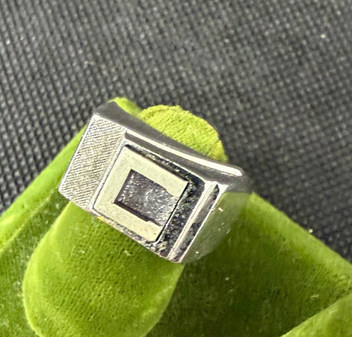 Vintage Sterling Silver Stamped Typeface Monogram “C” Ring Size 7 Weight 9.9g