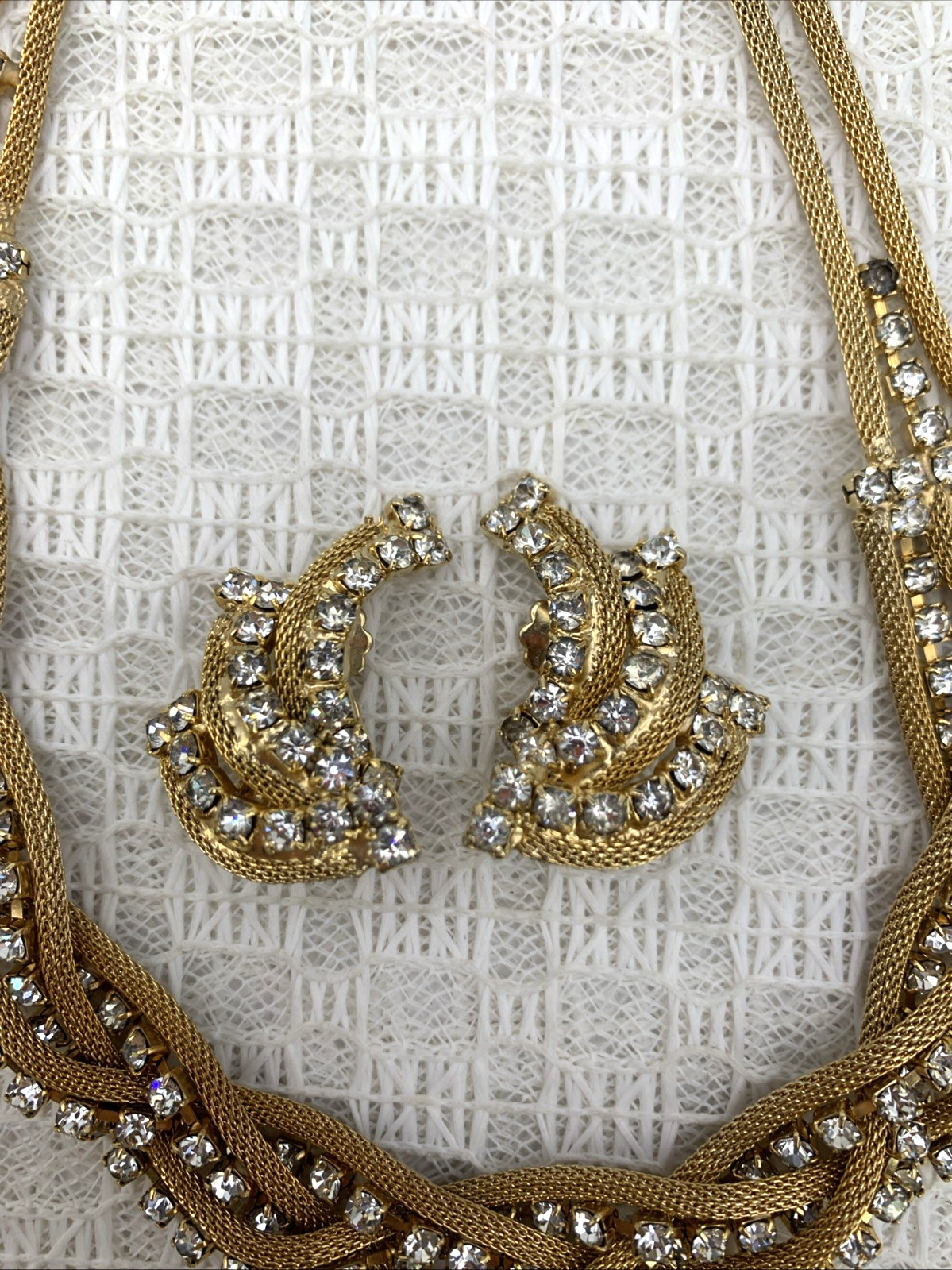 BRAIDED Goldtone Mesh & Clear Rhinestone 15″ Necklace & 1-1/4 x 1″ Clip Earrings