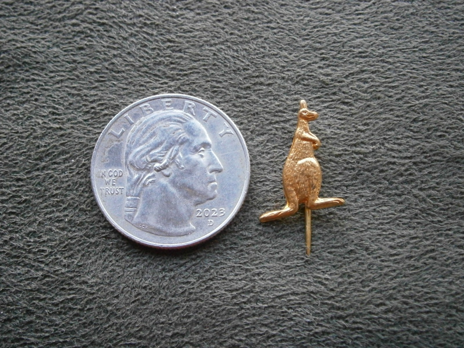Kangaroo Australia Vintage Goldtone SHORT Stick Pin Lapel Pin