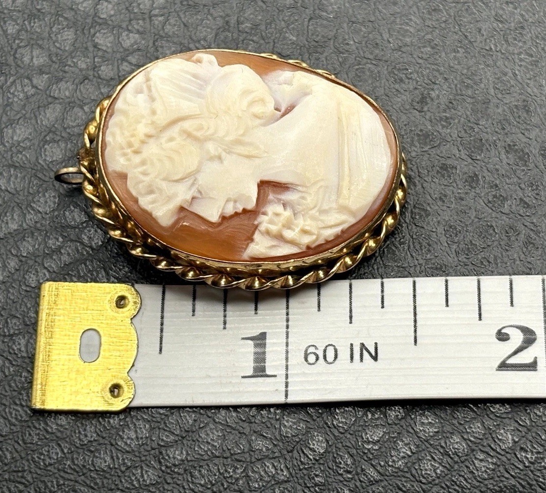 Vintage Left Facing 14K Gold Filled Hand Carved Shell Cameo Brooch Pendant