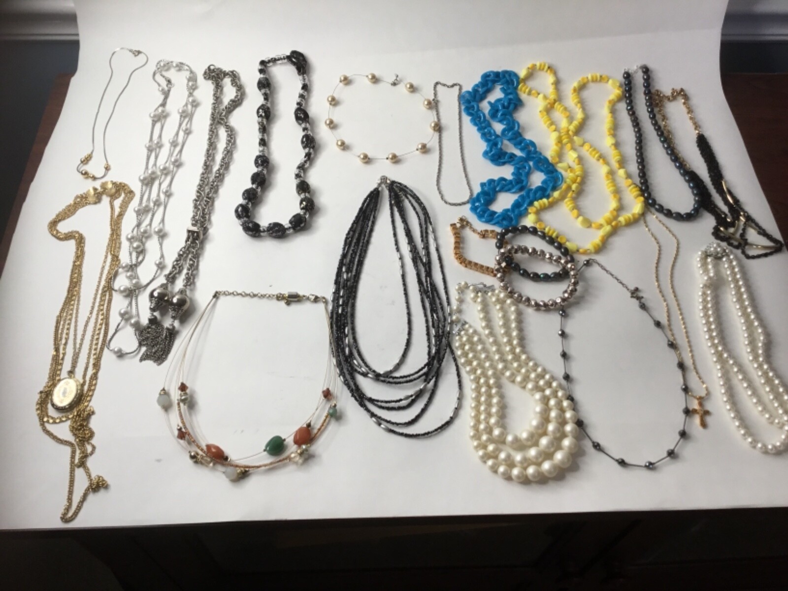 Lot of 20 Costume Jewelry Pieces 17 Necklaces & 3 Bracelets