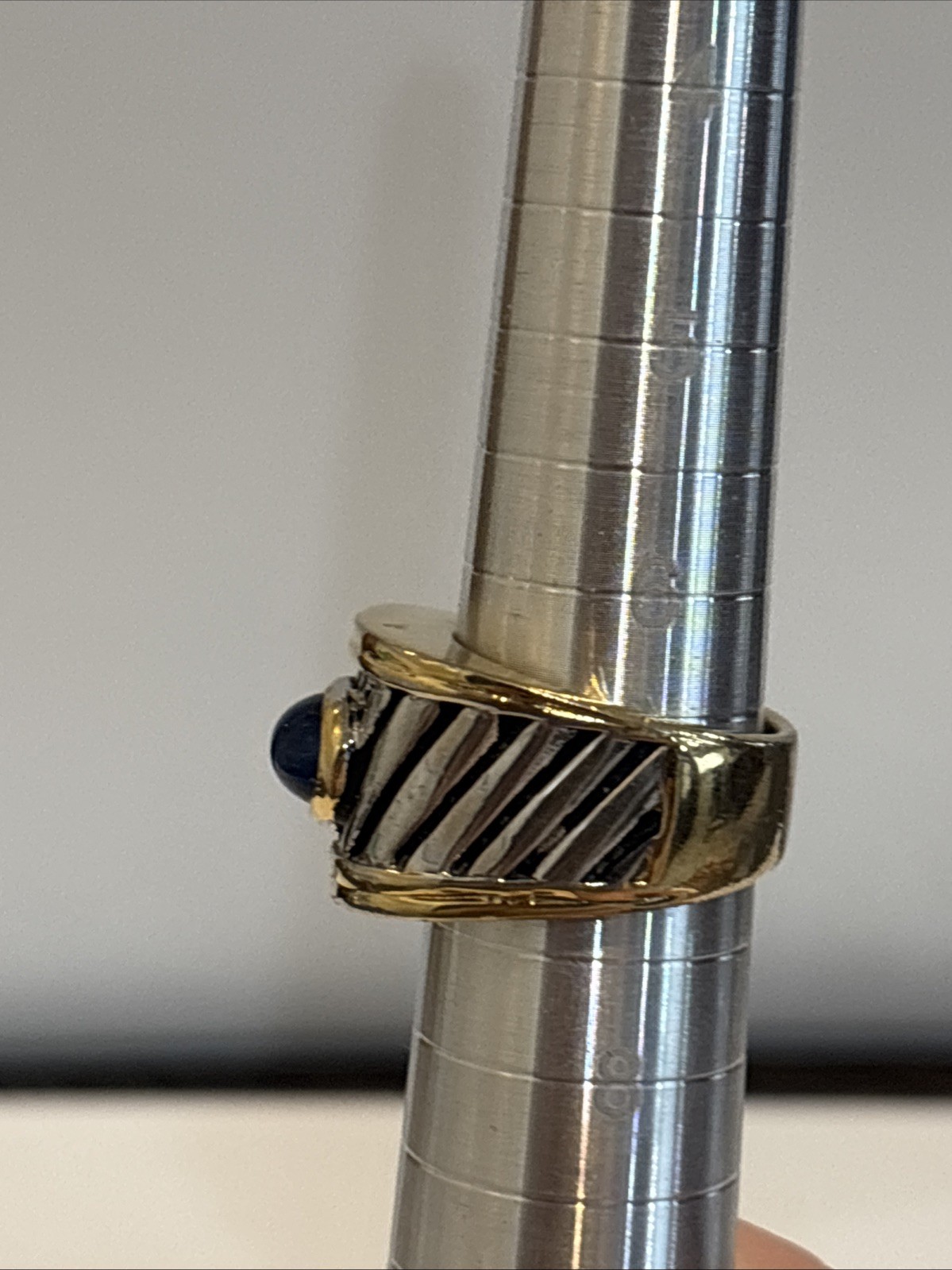 Vtg Sz 7 Ring Wide Band Roman Black Stone Fashion Jewelry Horizontal Ribbed