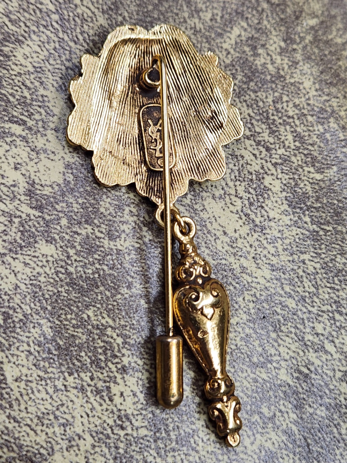 VTG Yves Saint Laurent Gold Tone Scalloped Seashell & Charm Lapel Hat Stick Pin