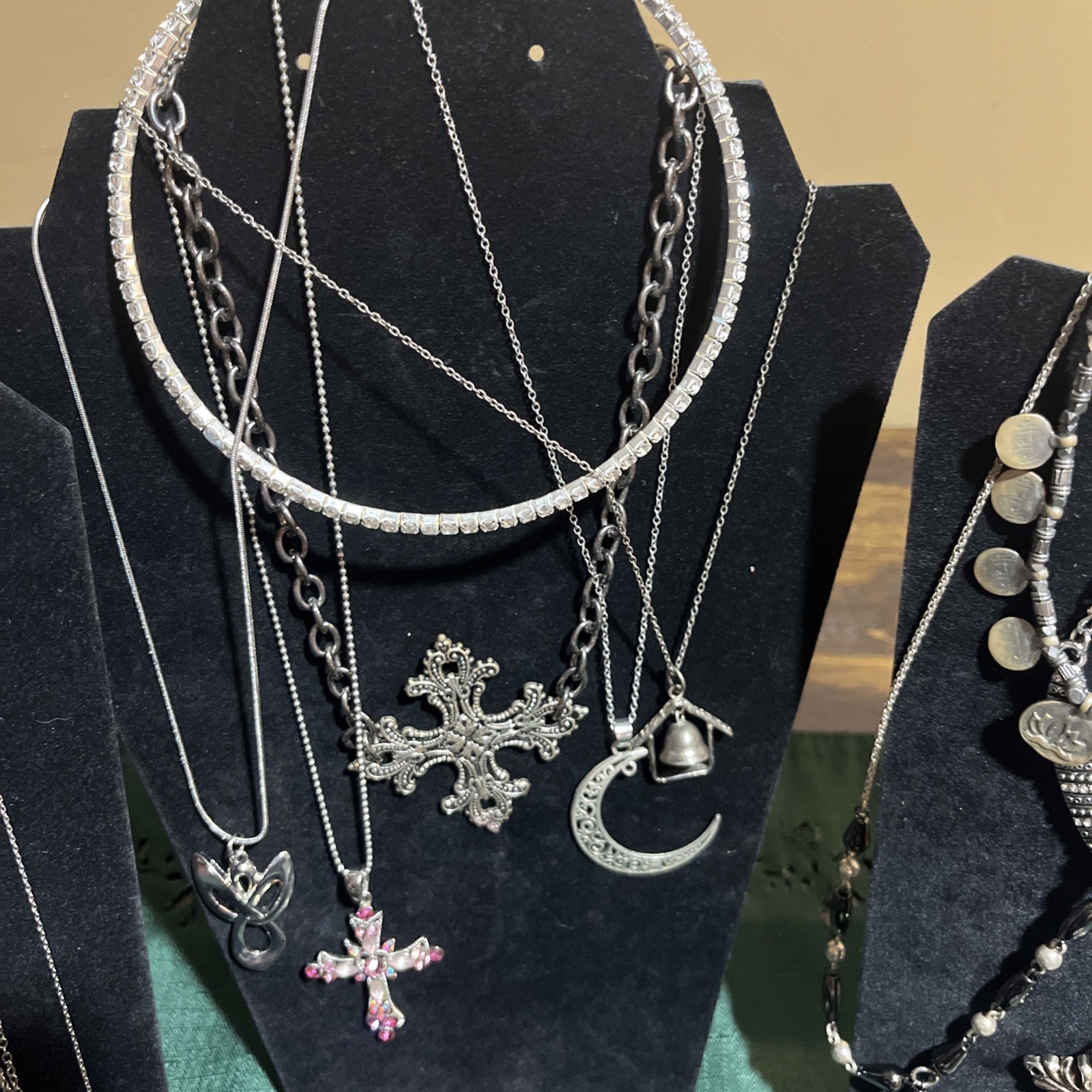 Jewelry Fashion lot Eclectic Silver Tone Vtg Modern Necklaces Bracelets Bulk