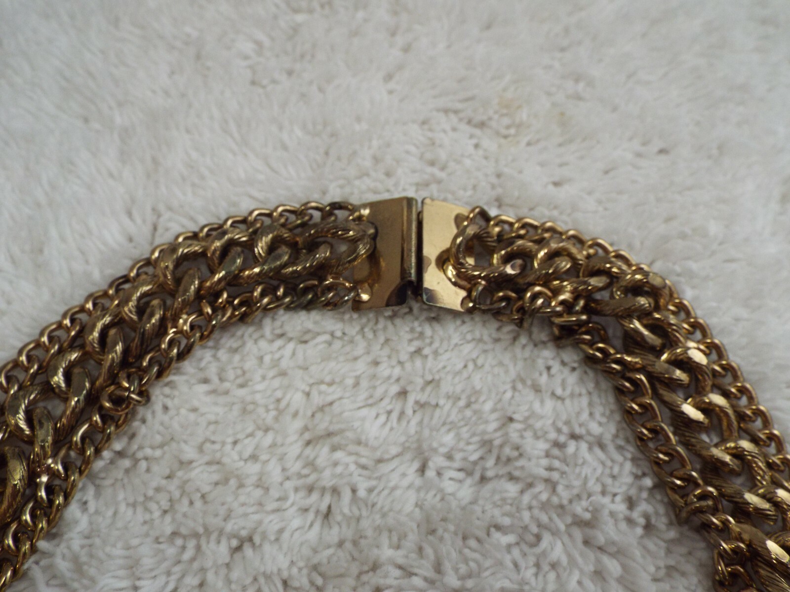 Heavy Goldtone Knotted Chain Collar Necklace (D43)