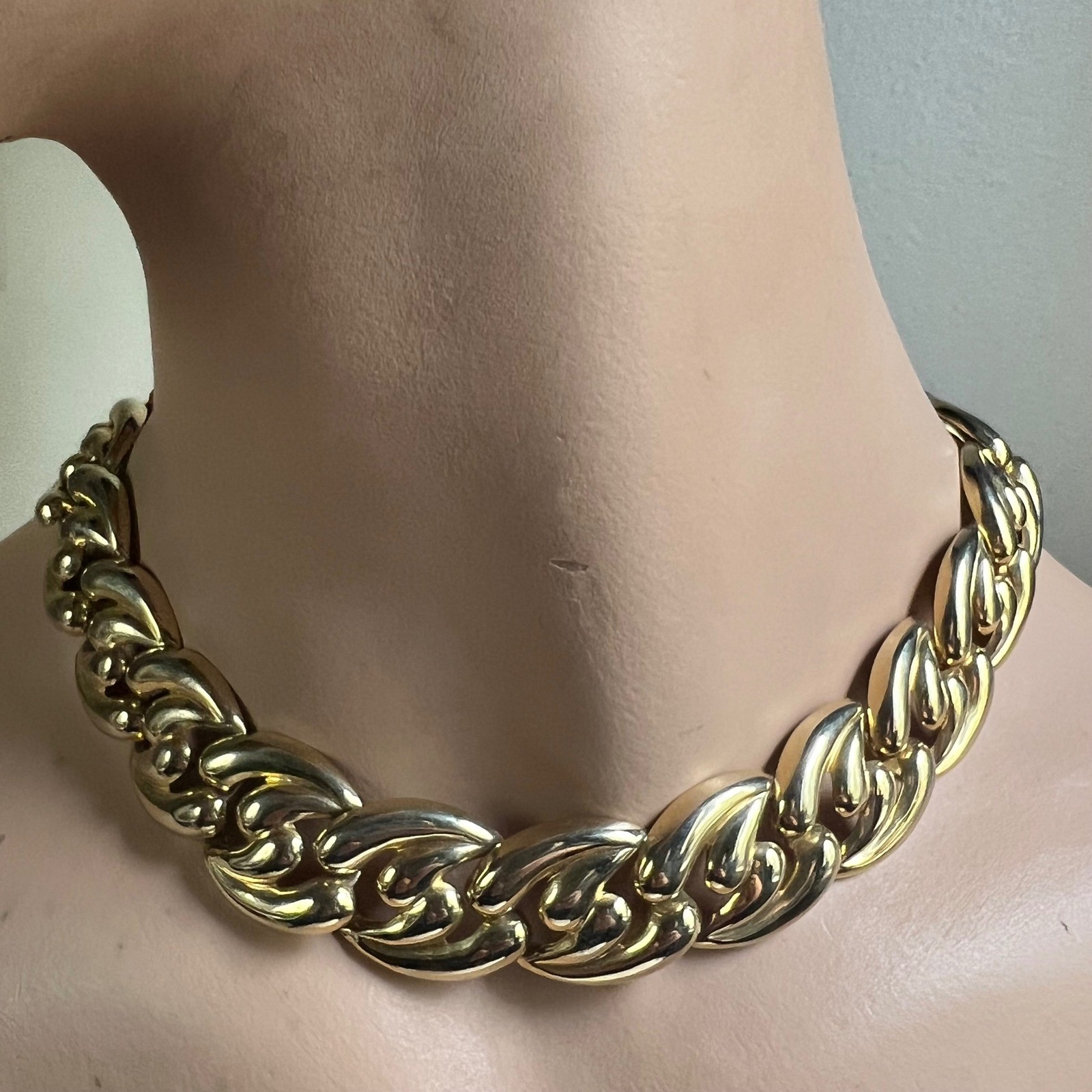 80s Chunky Gold Tone Curb Chain Statement Collar Necklace 18in