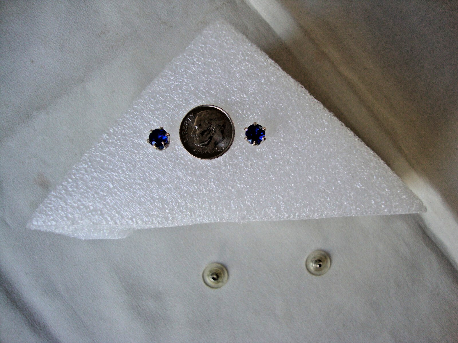 VINTAGE 6MM ROUND BRILLIANT CUT DARK BLUE CZ STERLING SILVER PRONG STUD EARRINGS