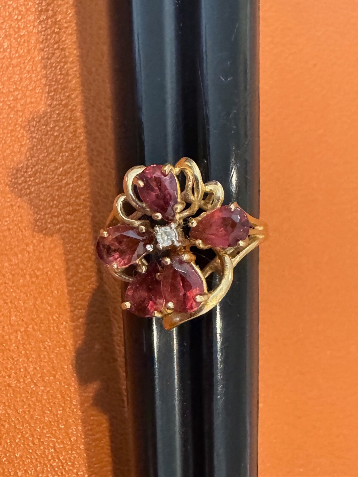 Vtg 14k Yellow Gold Ring w Pinkish Red & Clear Color Stones / Crystals Size 6.25