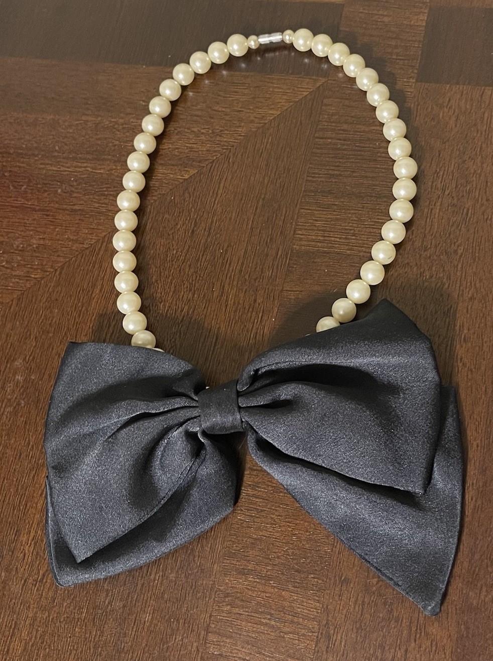 Faux Pearl Bow Necklace 7” Hang Vintage Costume Jewelry Hollywood Regency Glam