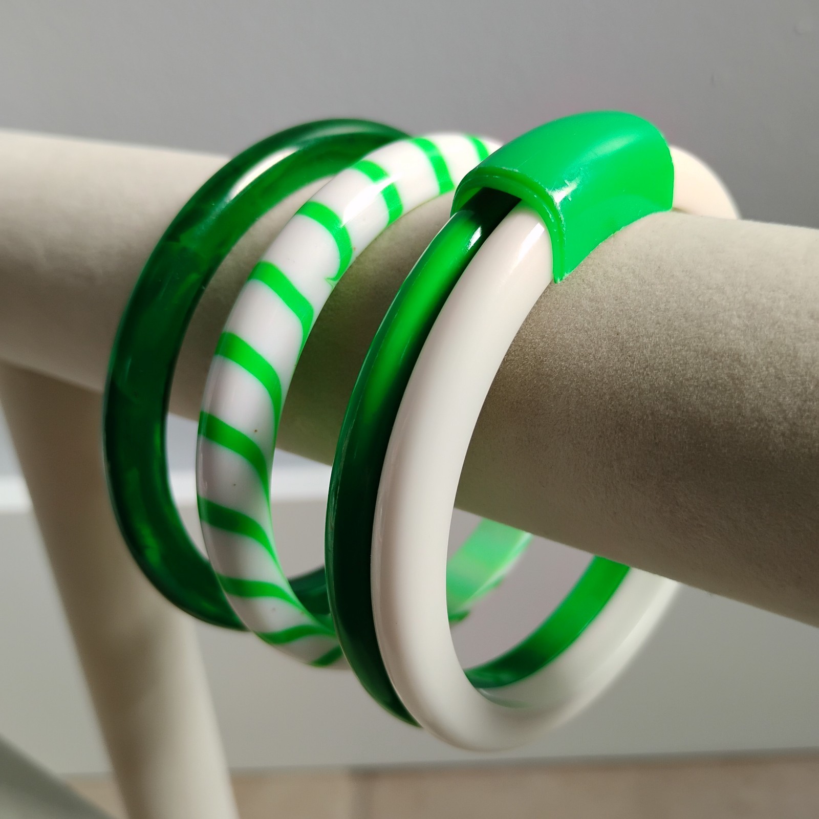 All Vintage Green White Bangle Bracelet Lot Striped Sz 8 Plastic Layered