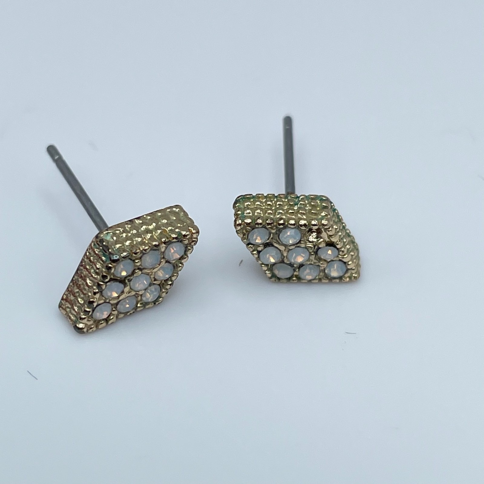 Vintage 90s Gold Tone White Glass Pave Diamond Shape Stud Earrings Fashion Y2K
