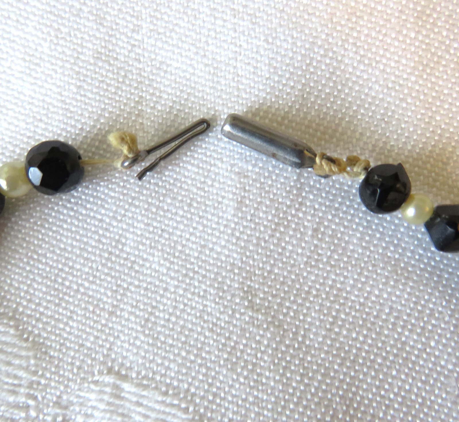 Vintage Necklace Graduated Beads Black Faceted & Tiny Faux Pearls 23″ Box Clasp