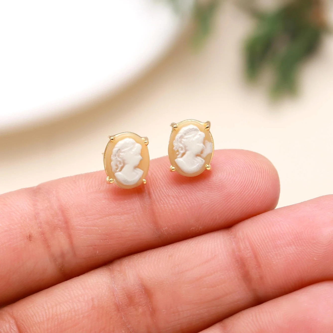 Italian Conch Shell Cameo Earrings 14K Gold Plated Sterling Silver ½” MSRP $95