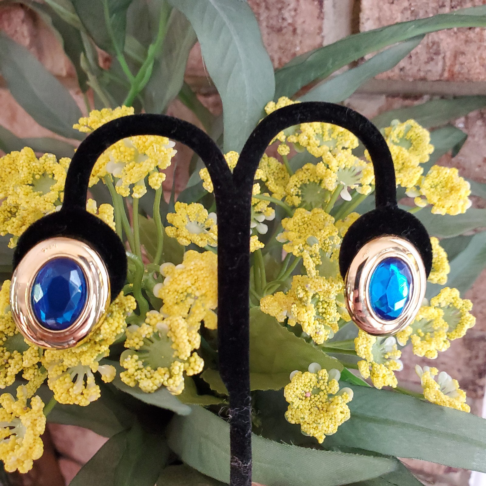 Clip On Earrings Faceted Blue Stone Designer VTG Gold Tone Lightweight with Pads
