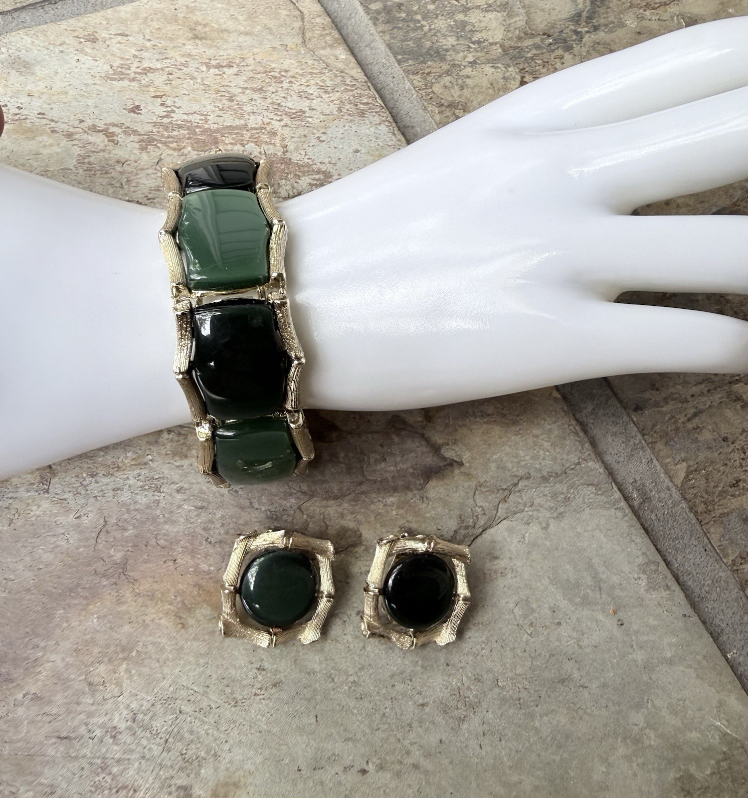 Lisner Vintage Green Lucite Thermoset 2 Pc Set Bracelet Earrings Bamboo Setting