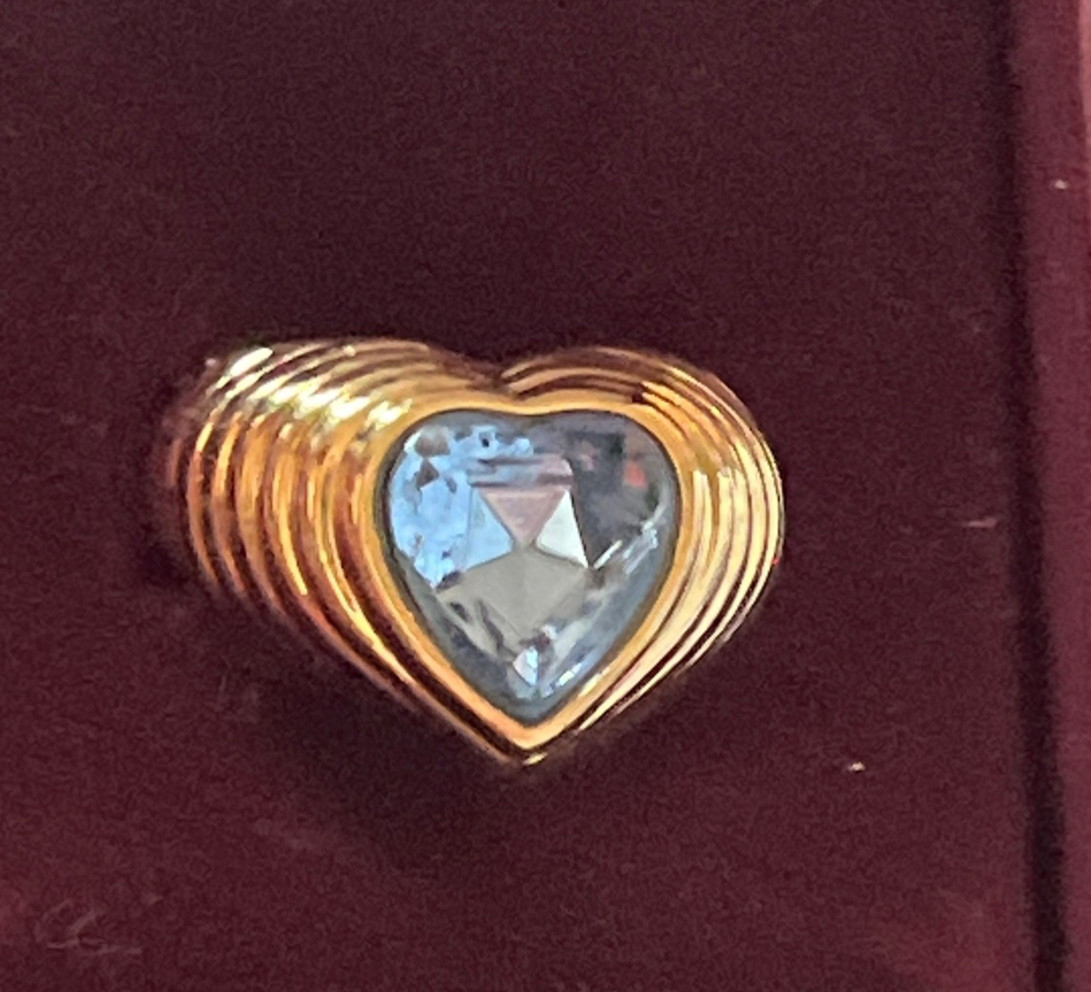 Unsigned Vintage 1987 Avon Bold Sparkle Heart Ring Ribbed Band Heart Stone sz5