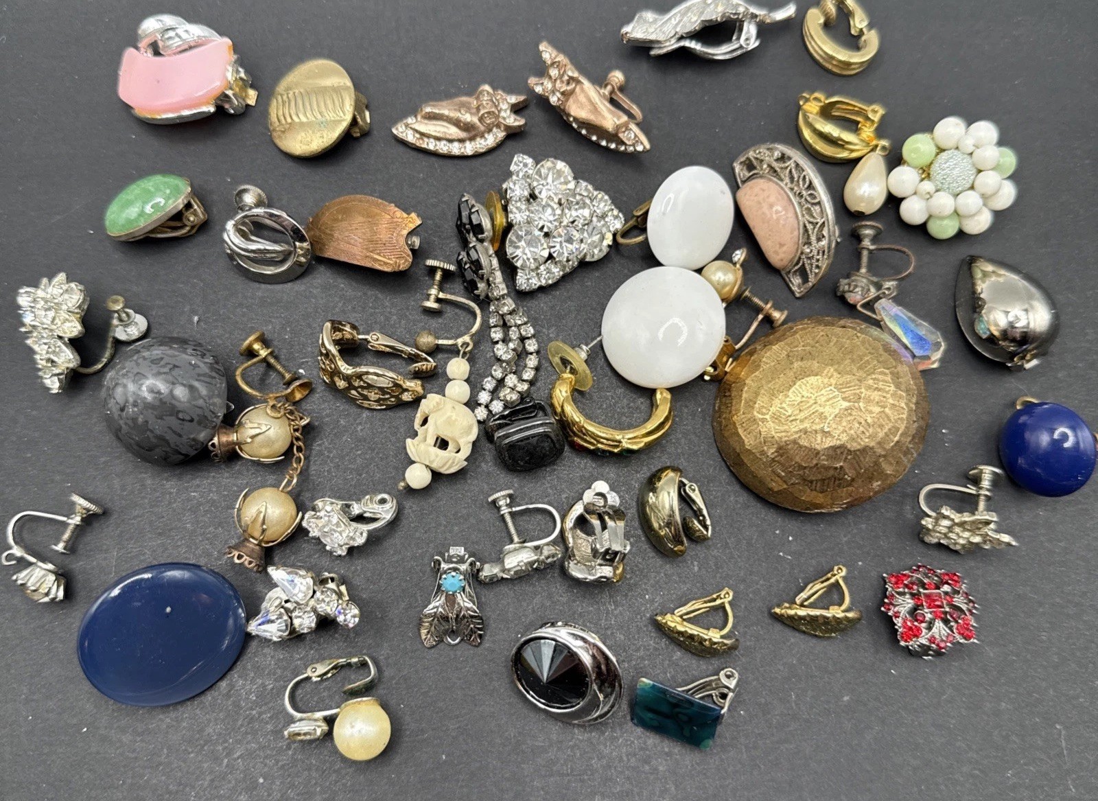 Lot Of SINGLE Earrings Mostly Vintage Clip – Hobby Craft Art – Some Signed J46c
