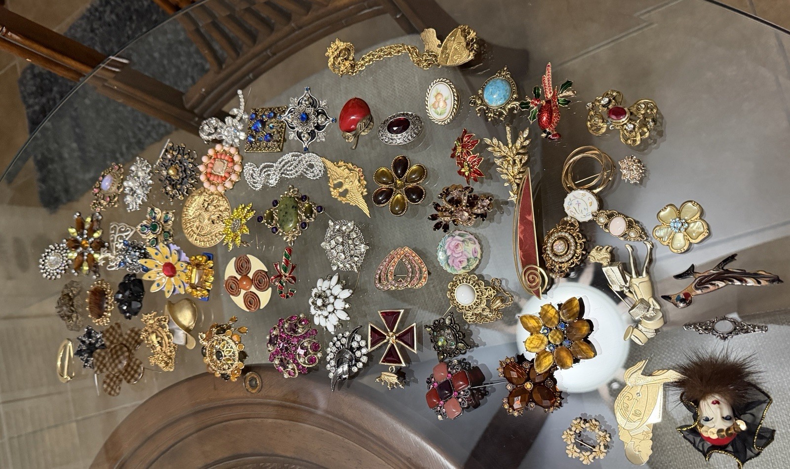Vintage Jewelry Lot Estate Brooches/Pins 68 Pcs – Beautiful. Floral, Holiday Etc