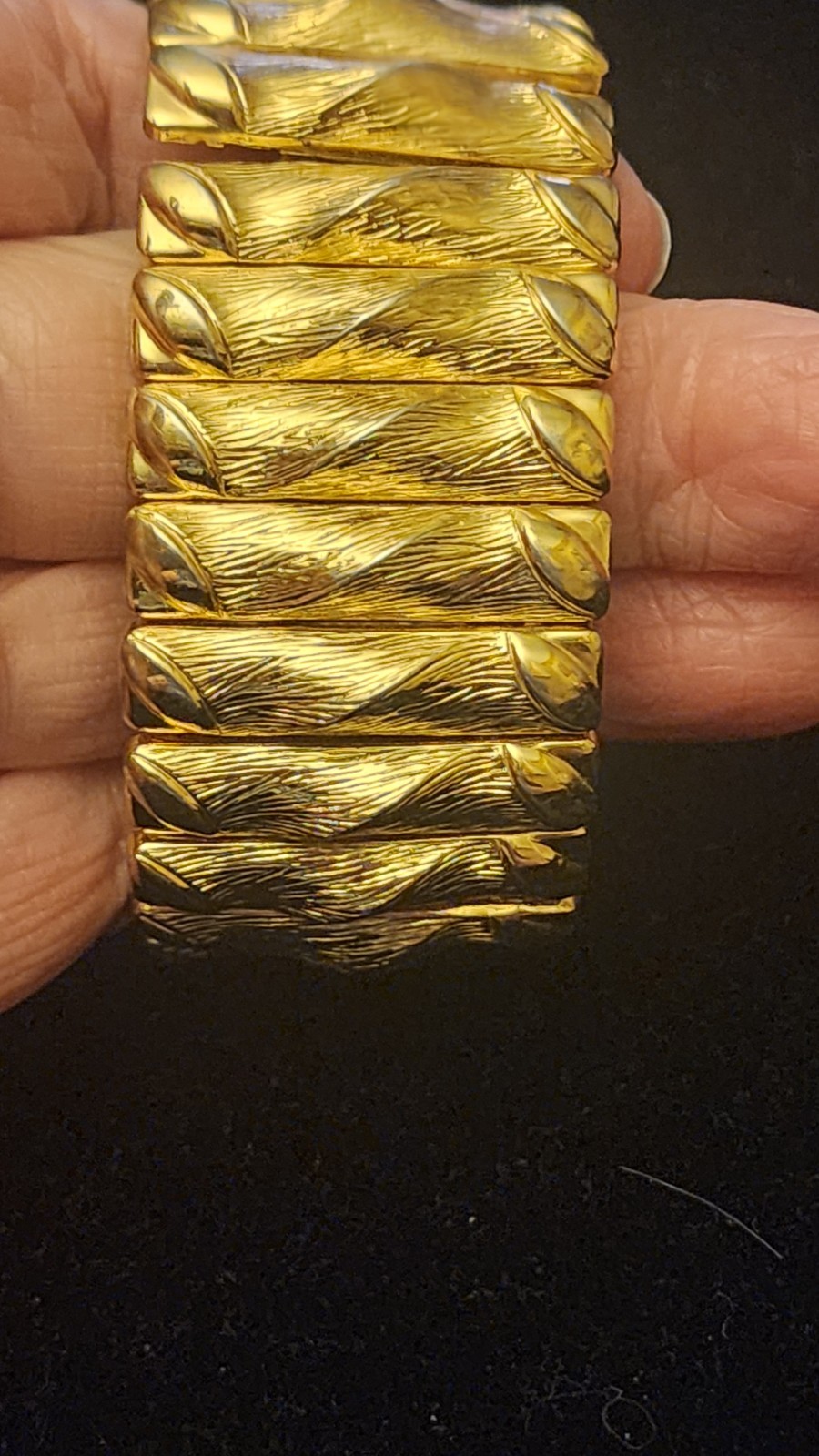 Vintage Expandable Goldtone Metal Bracelet 1960s To 1970s
