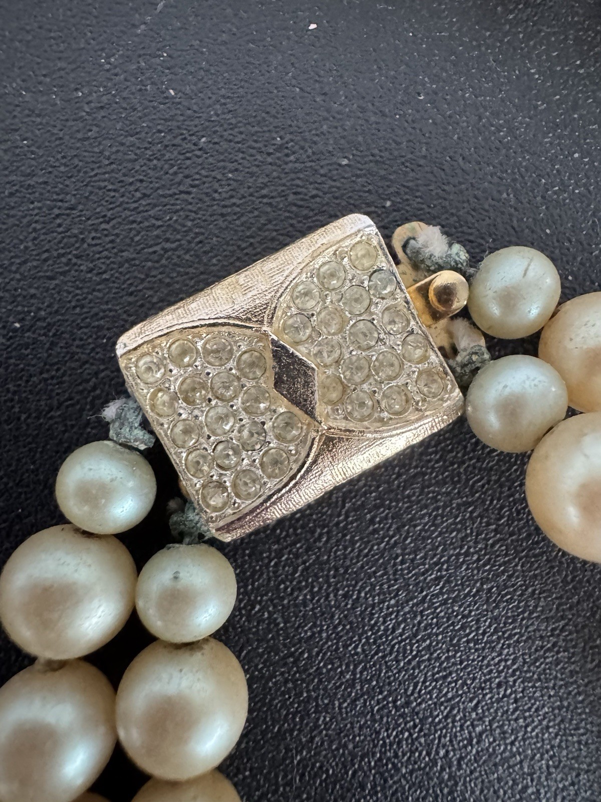 Huge-estate-jewelry-Lot-Faux Pearl- Costume Jewelry Lot B 32 Pieces