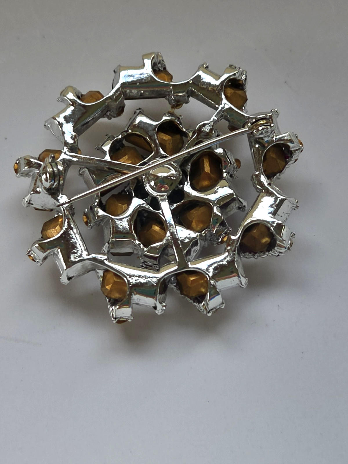 Vintage Ruby Red & Clear Rhinestone Brooch ( Excellent Condition ) 1.5″ Round