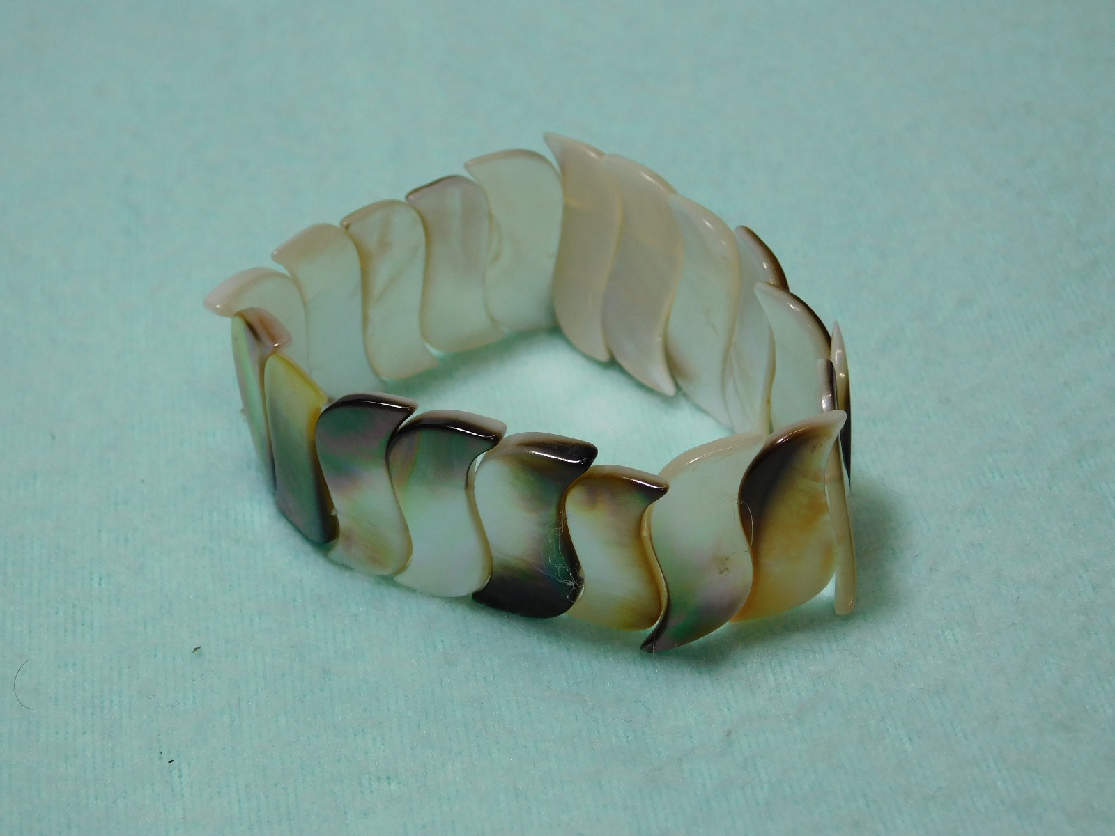 Vintage 7 1/4″ Abalone Shell Bracelet in Very Good Condition
